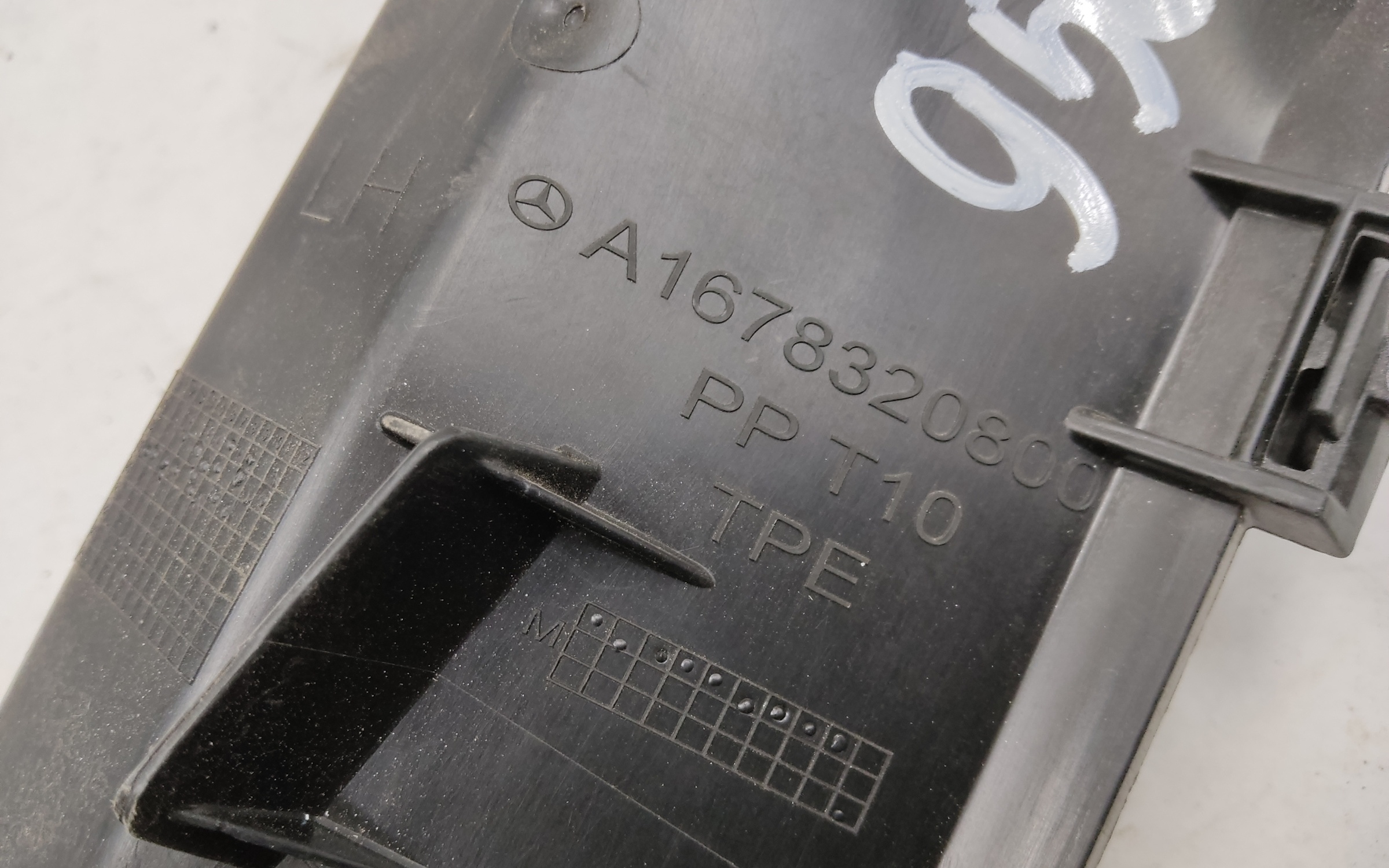 Водосток лобового стекла левый Mercedes-benz GLE-klasse V167