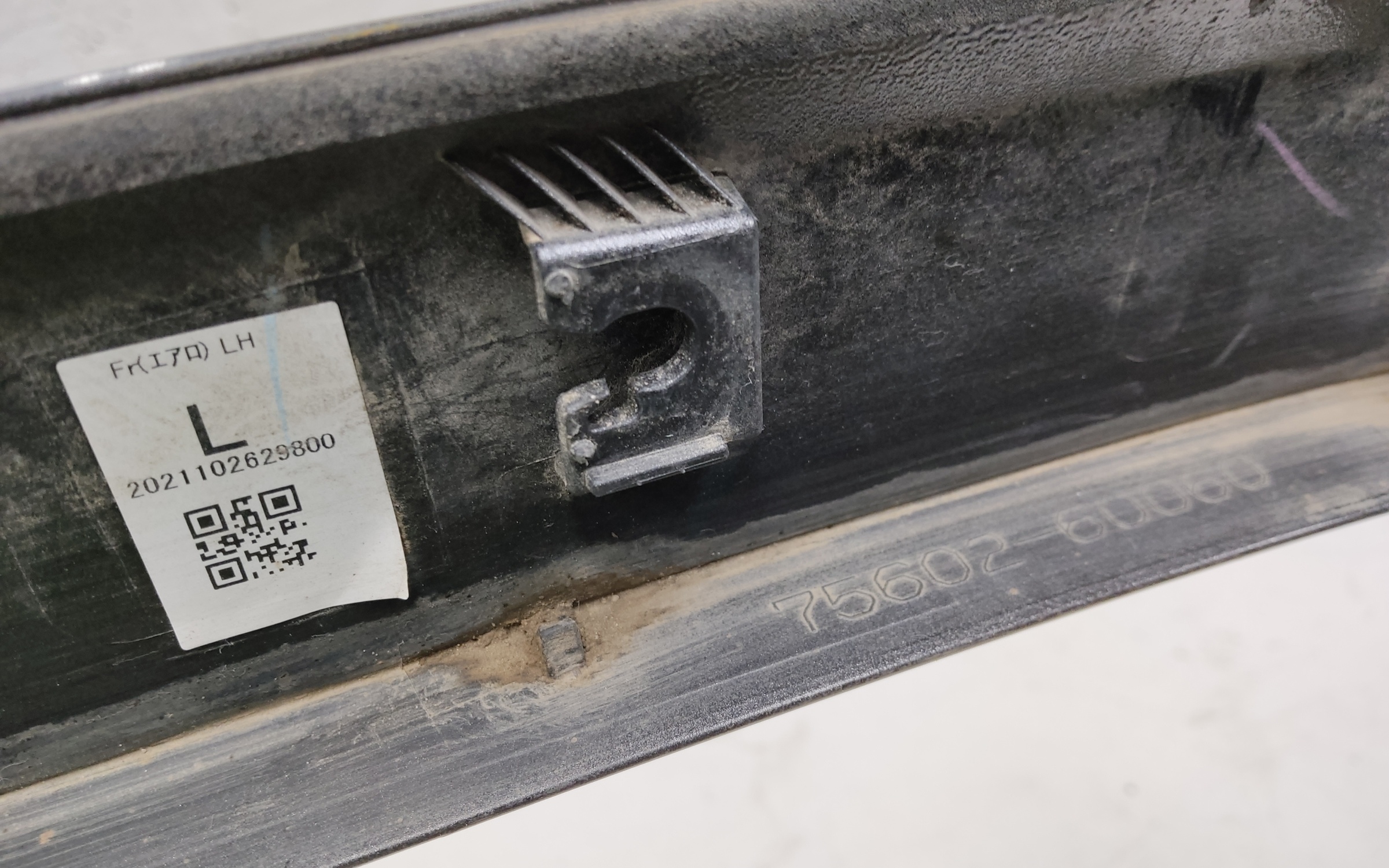 Накладка крыла переднего левого Toyota Land Cruiser 300