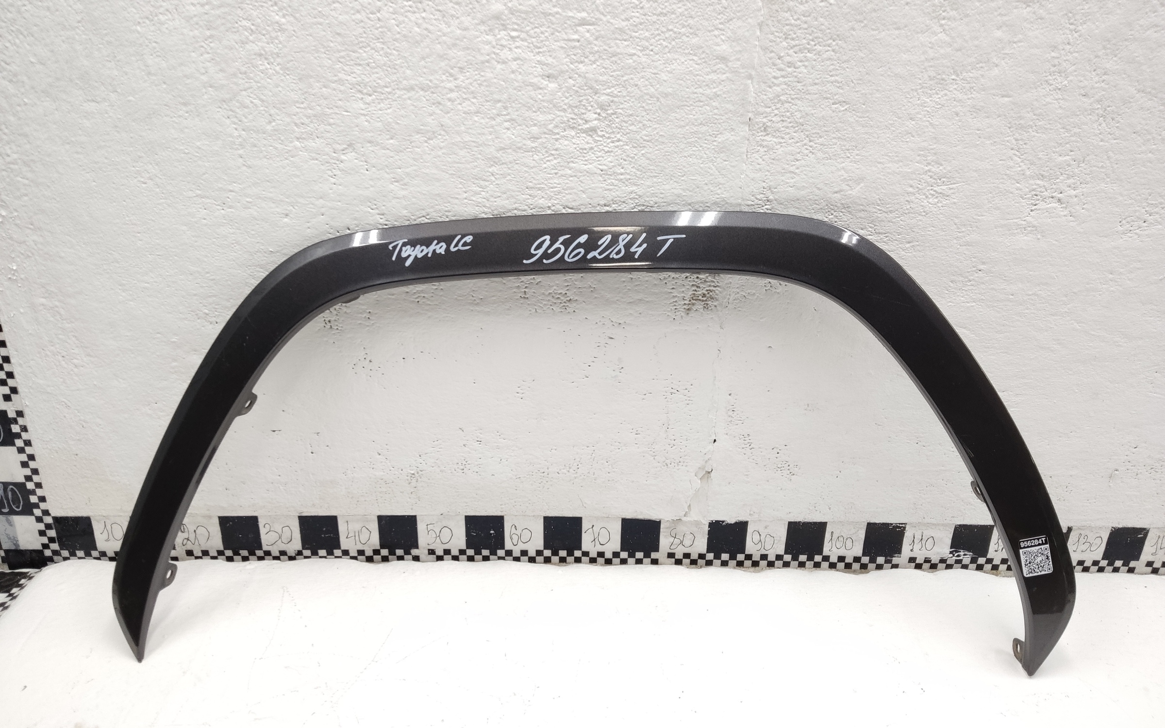 Накладка крыла переднего левого Toyota Land Cruiser 300