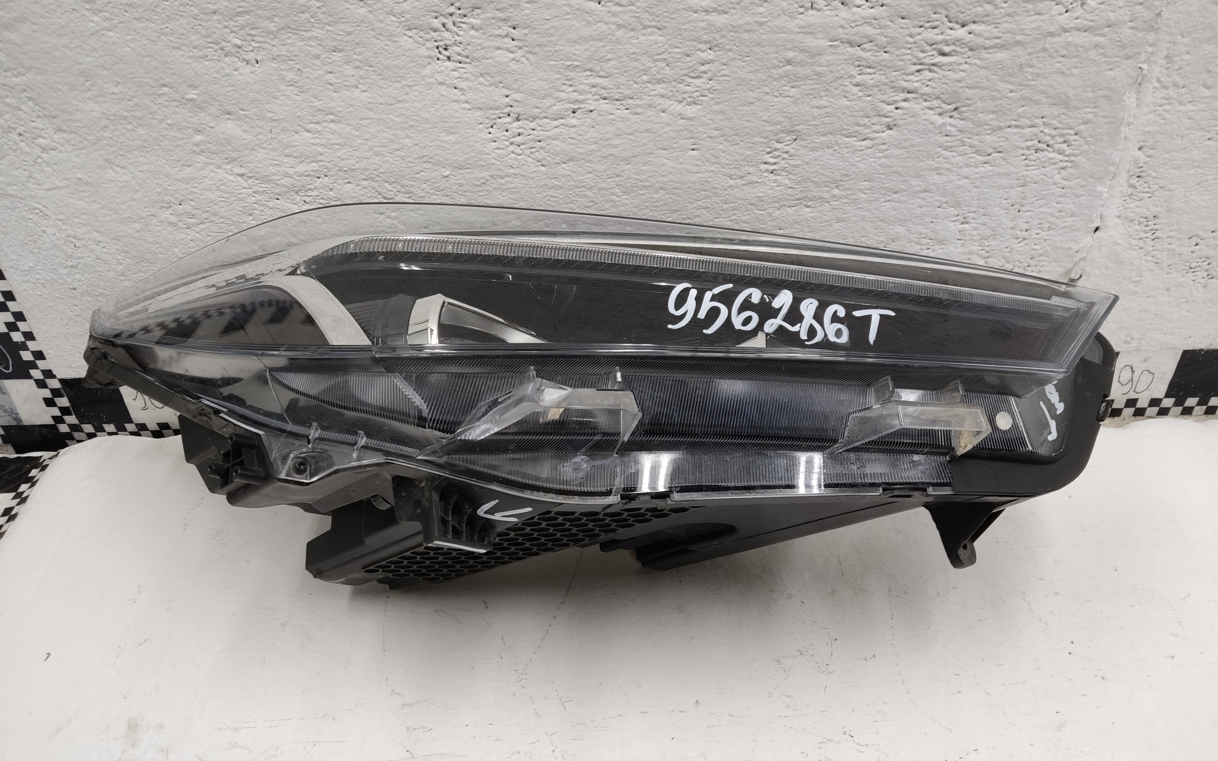 Фара передняя правая Jac J7 LED