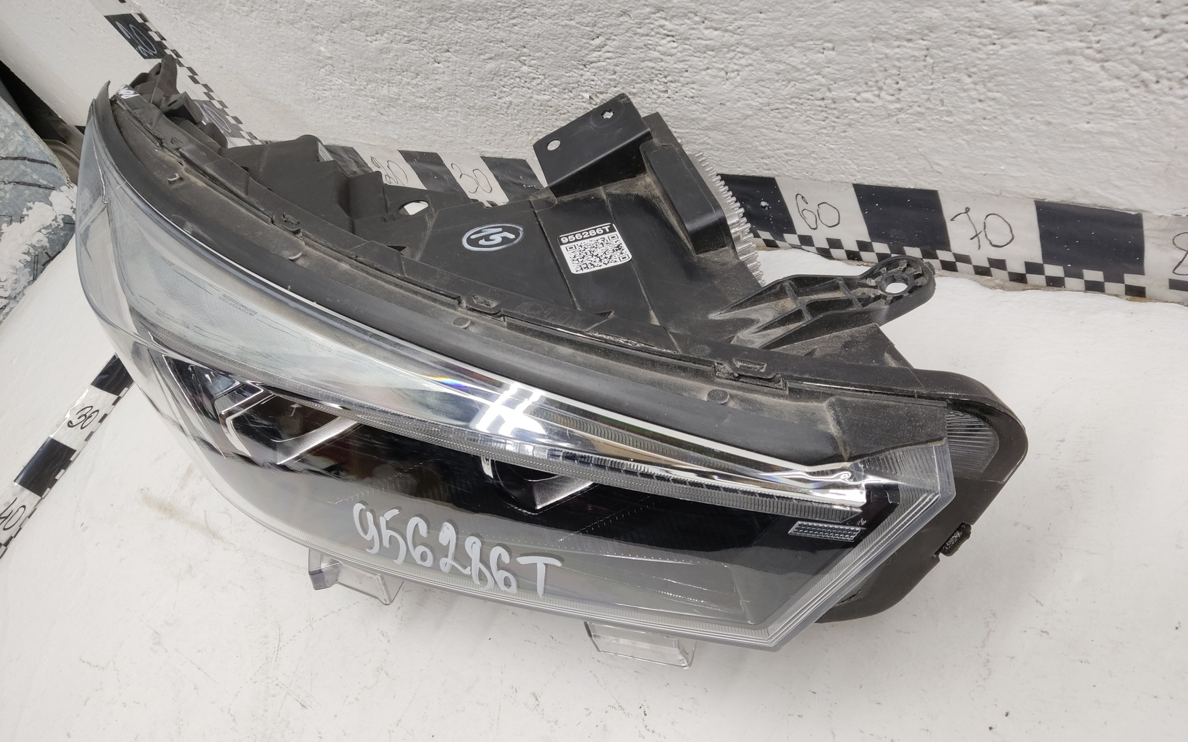 Фара передняя правая Jac J7 LED