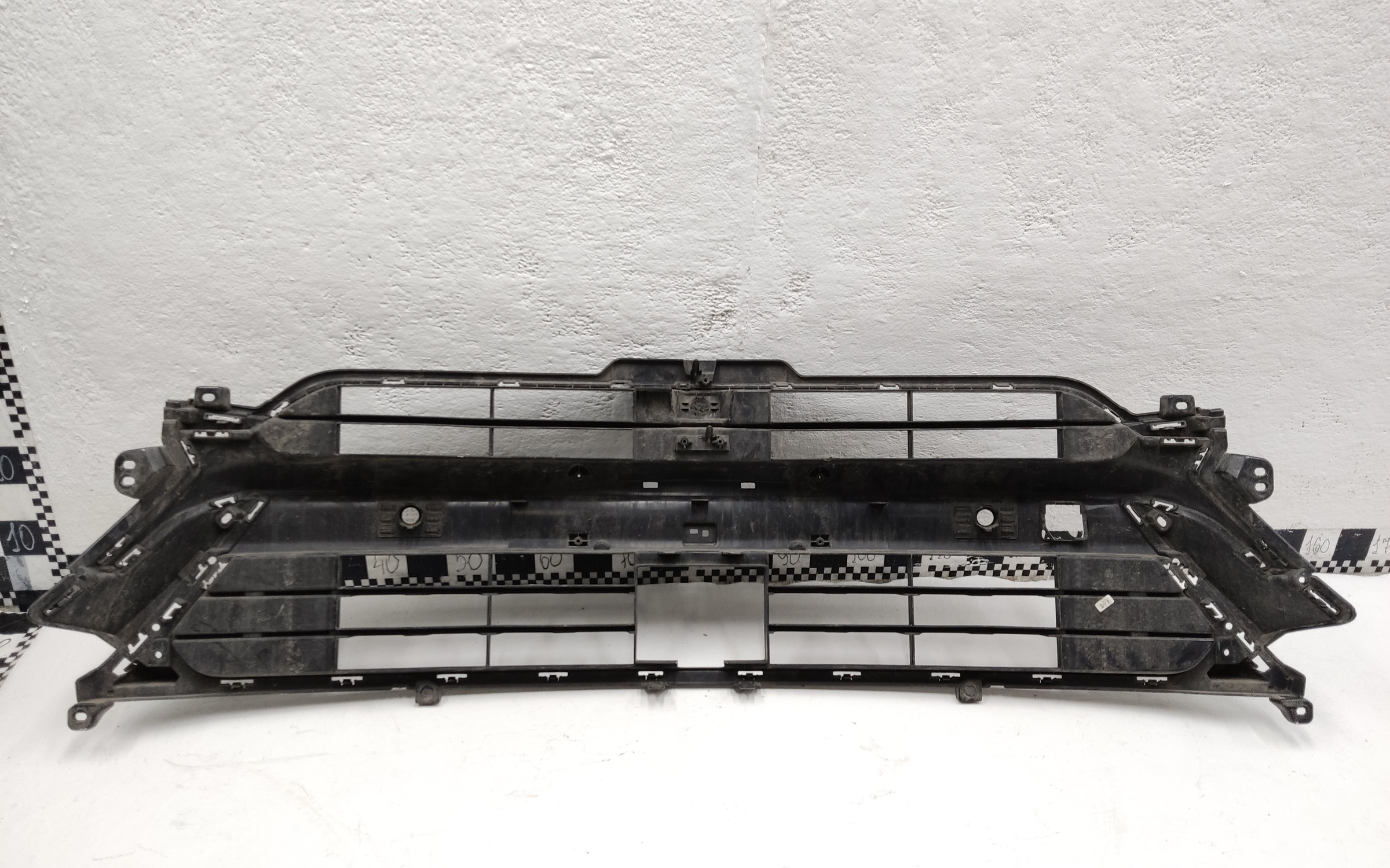 Решетка переднего бампера Geely Tugella 1 Restail