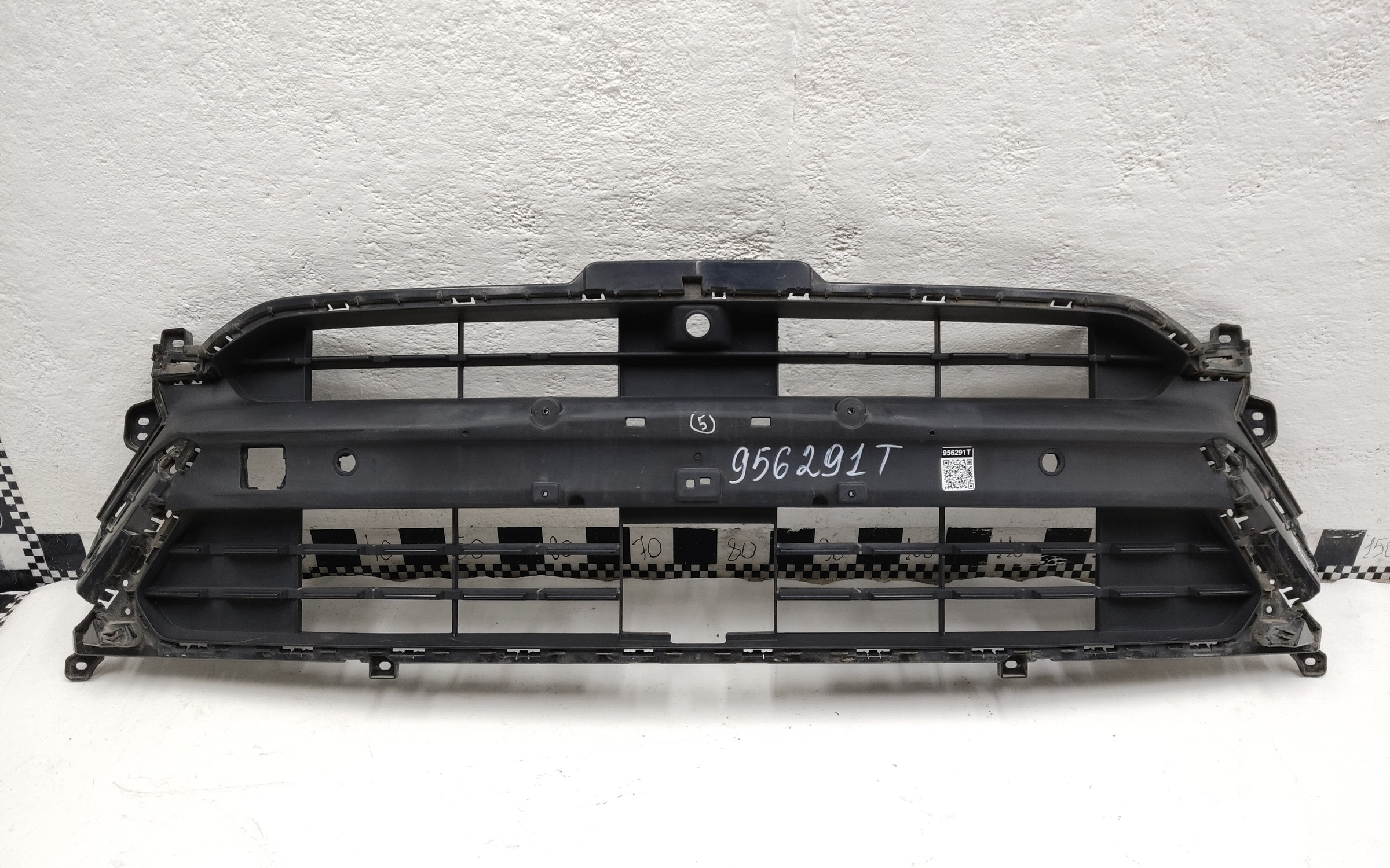 Решетка переднего бампера Geely Tugella 1 Restail