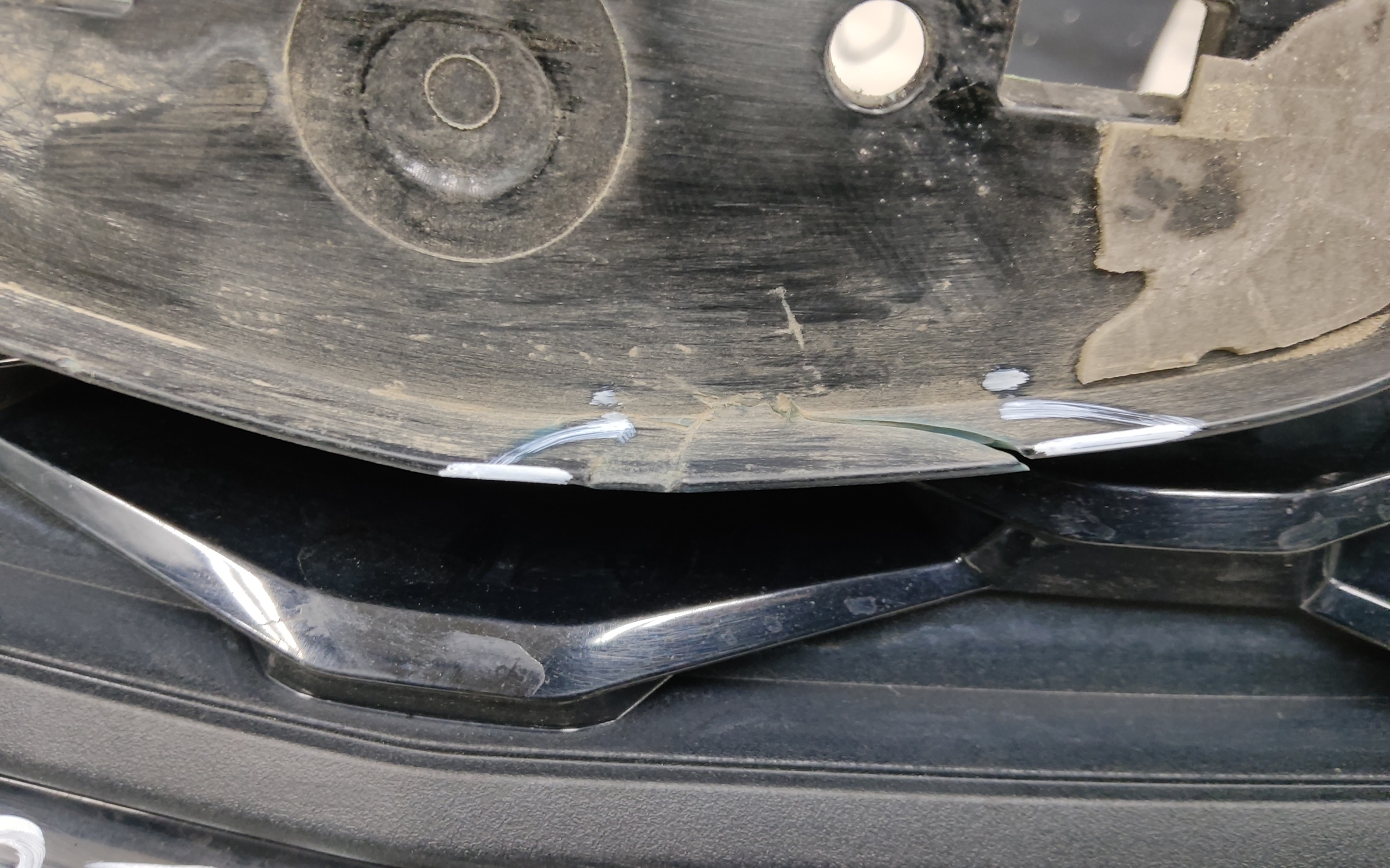 Решетка радиатора Geely Tugella 1 Restail