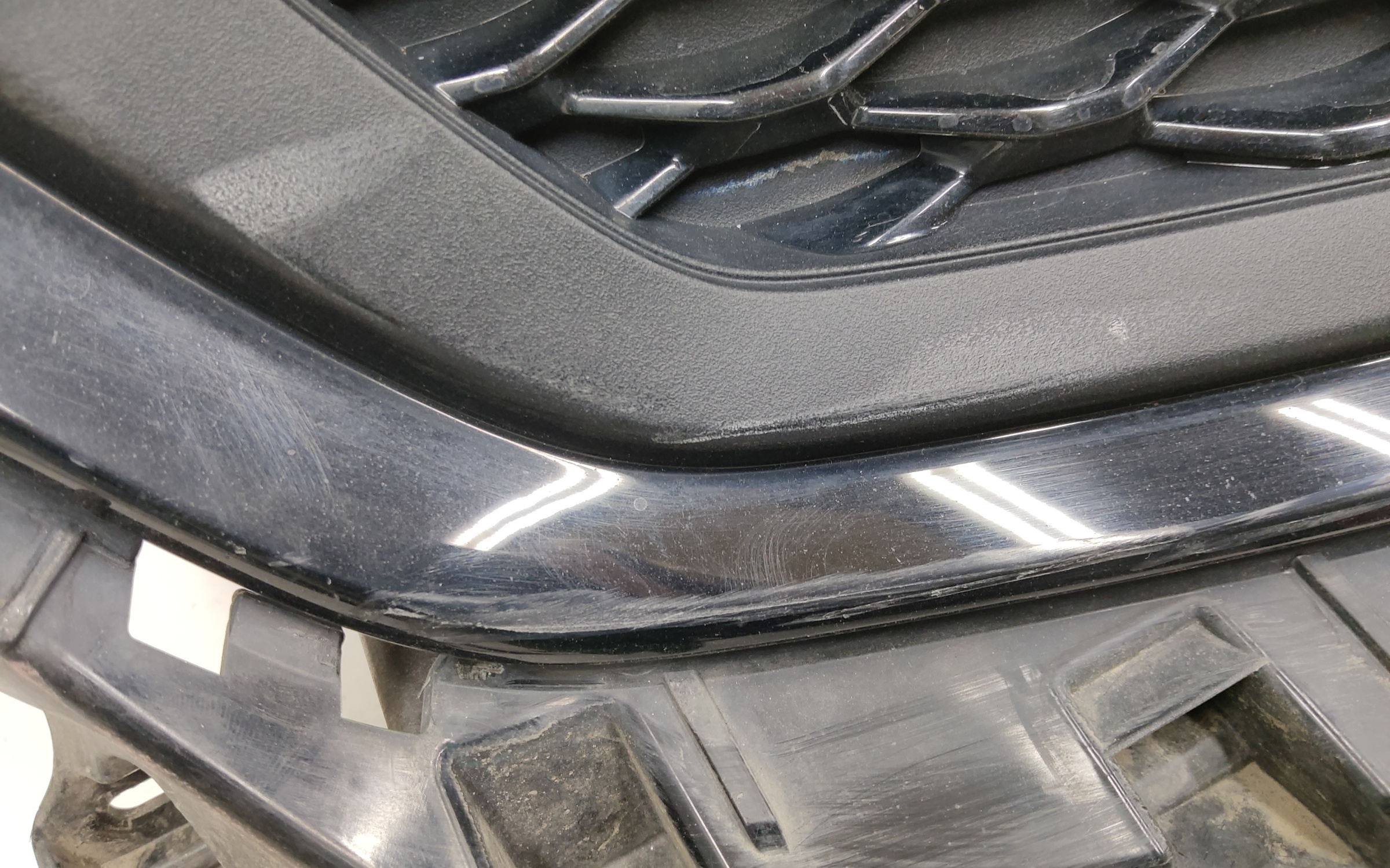 Решетка радиатора Geely Tugella 1 Restail