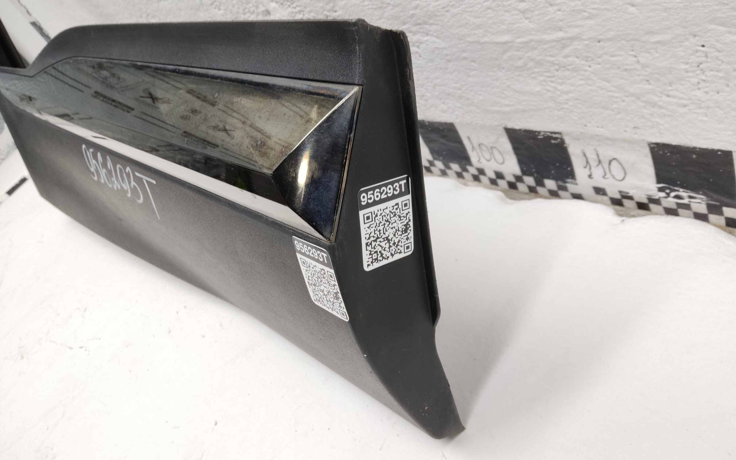 Накладка двери задней правой Hyundai Santa Fe 4 темный хром