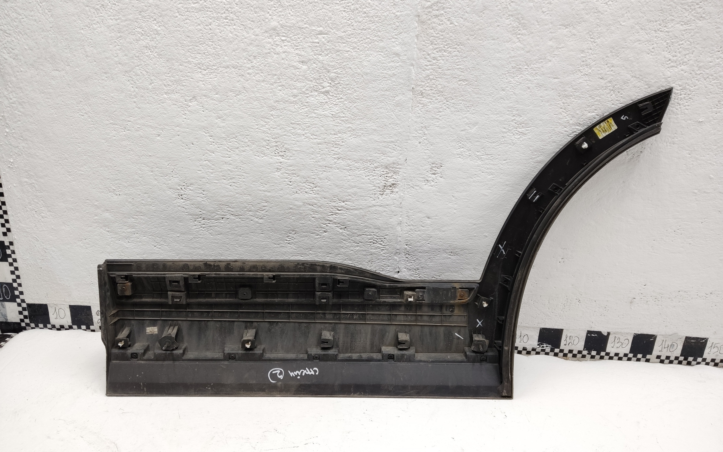 Накладка двери задней правой Hyundai Santa Fe 4 темный хром