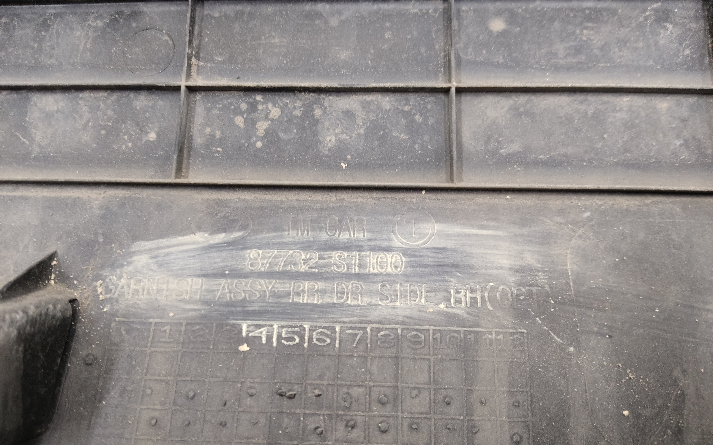 Накладка двери задней правой Hyundai Santa Fe 4 темный хром