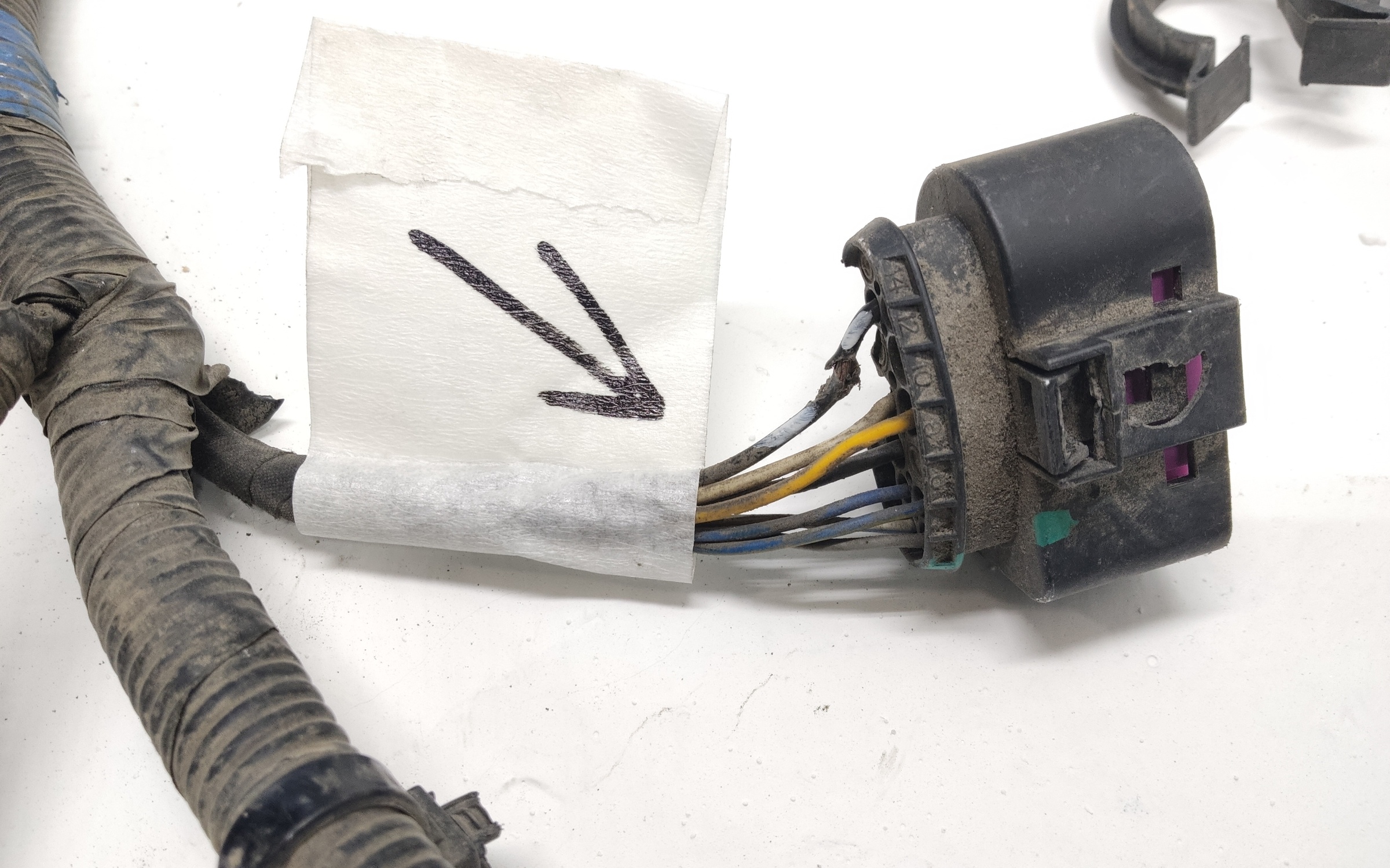 Проводка моторного отсека Geely Coolray