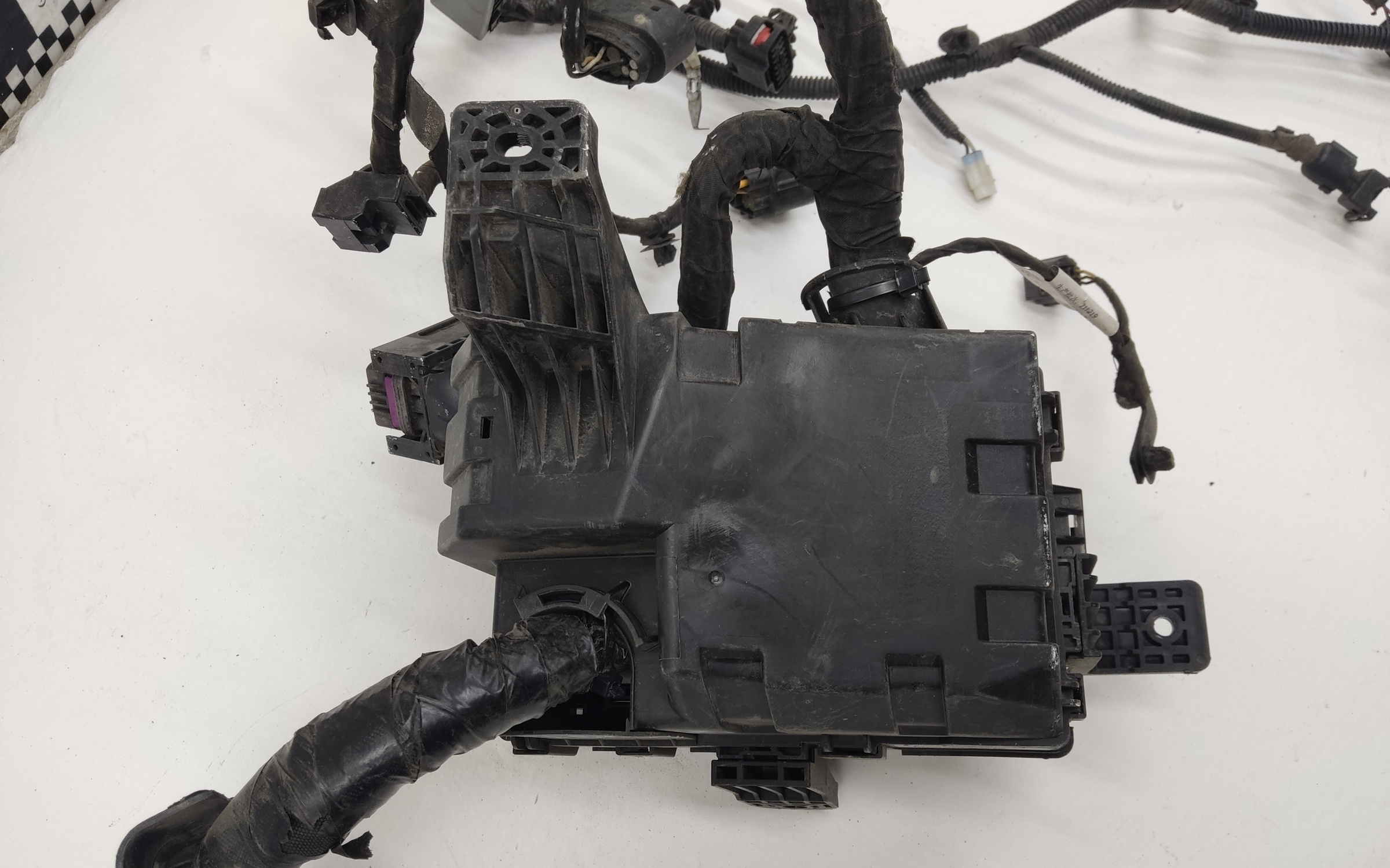 Проводка моторного отсека Geely Coolray