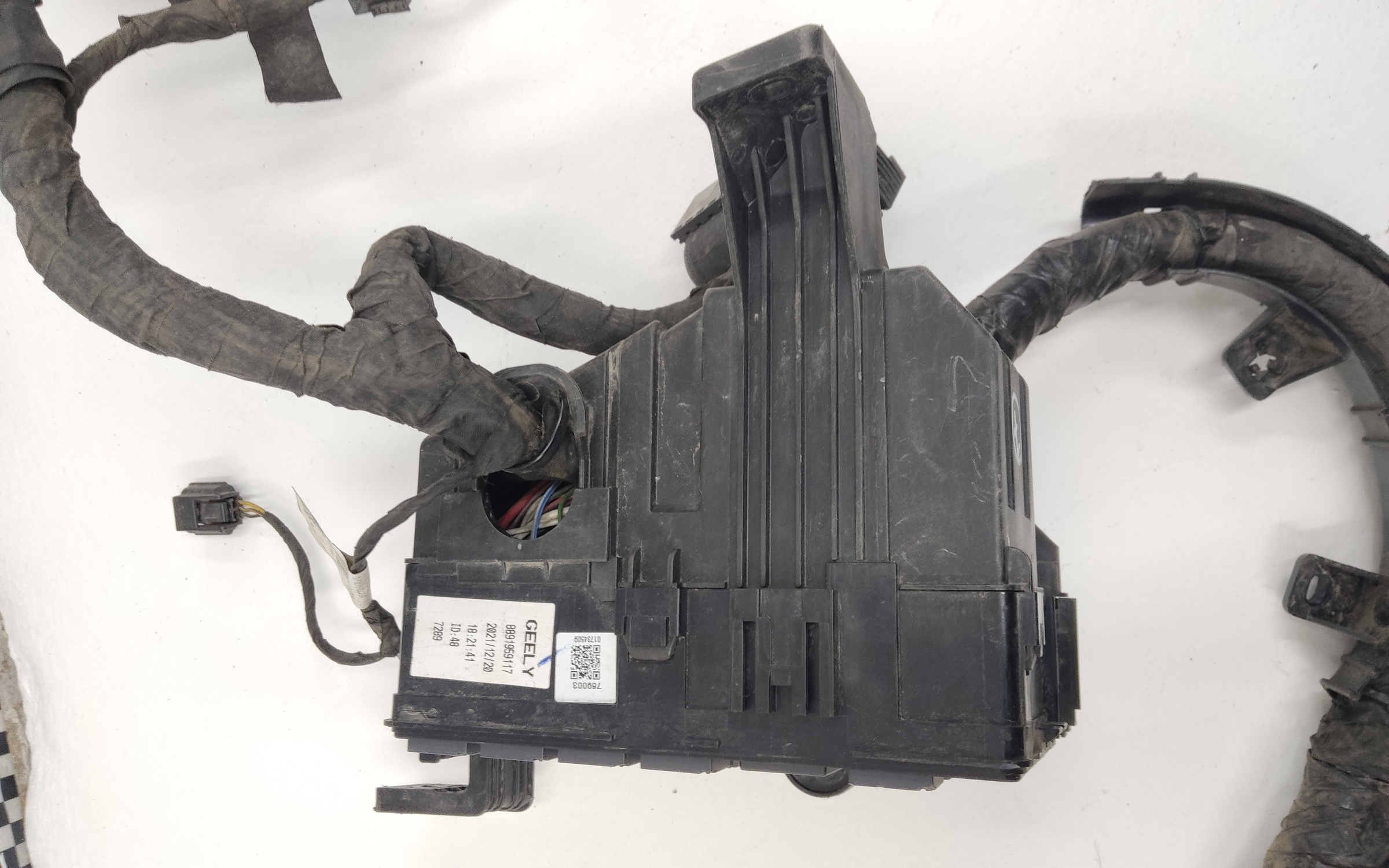 Проводка моторного отсека Geely Coolray