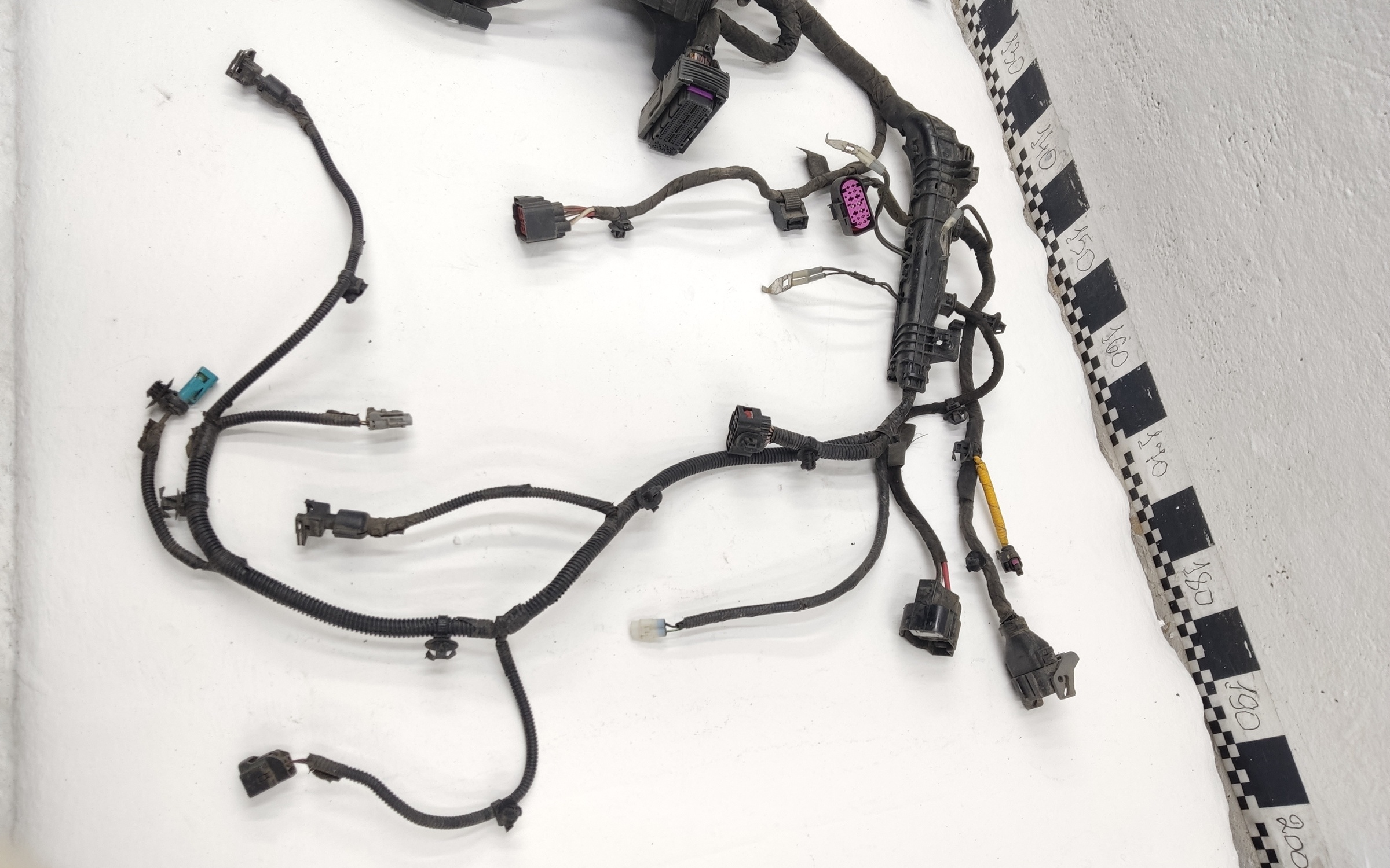 Проводка моторного отсека Geely Coolray