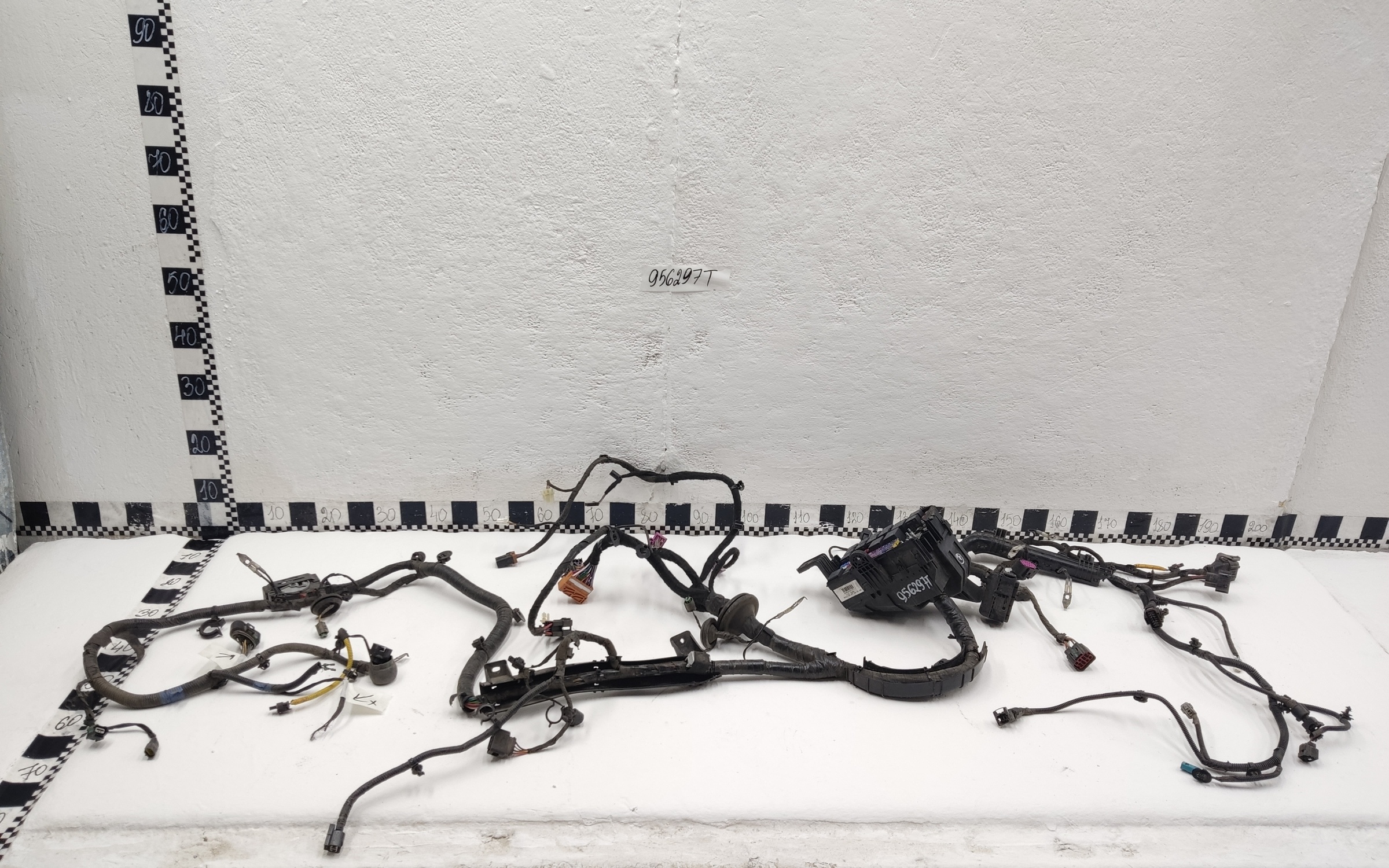 Проводка моторного отсека Geely Coolray