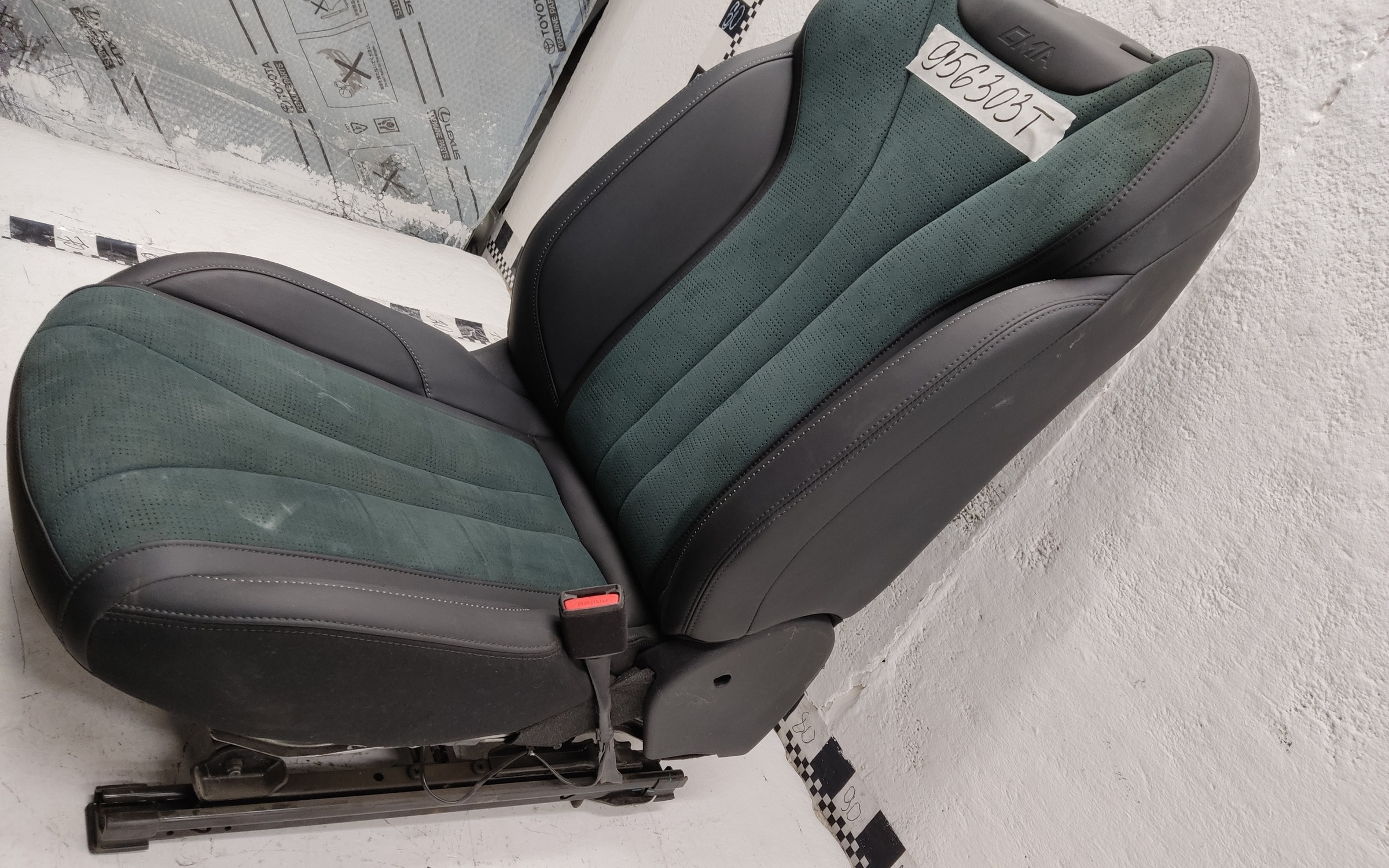 Сиденье переднее правое Geely Monjaro зеленые вставки
