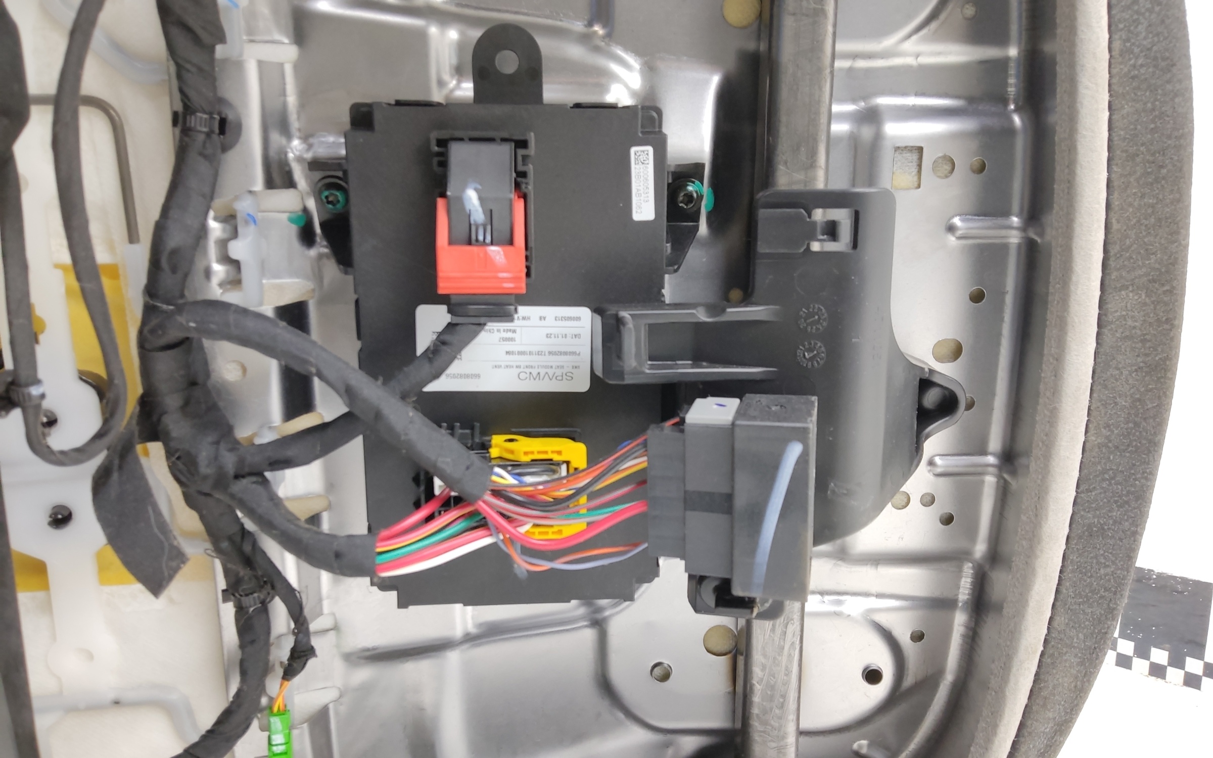 Сиденье переднее правое Geely Monjaro зеленые вставки