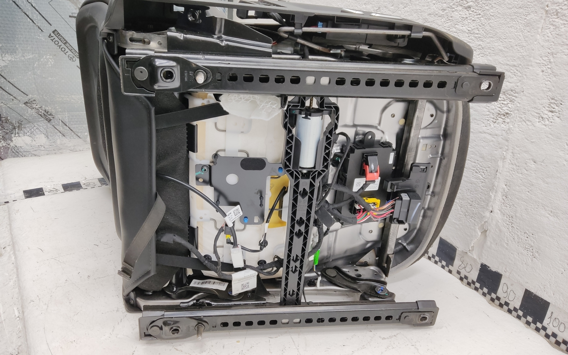 Сиденье переднее правое Geely Monjaro зеленые вставки