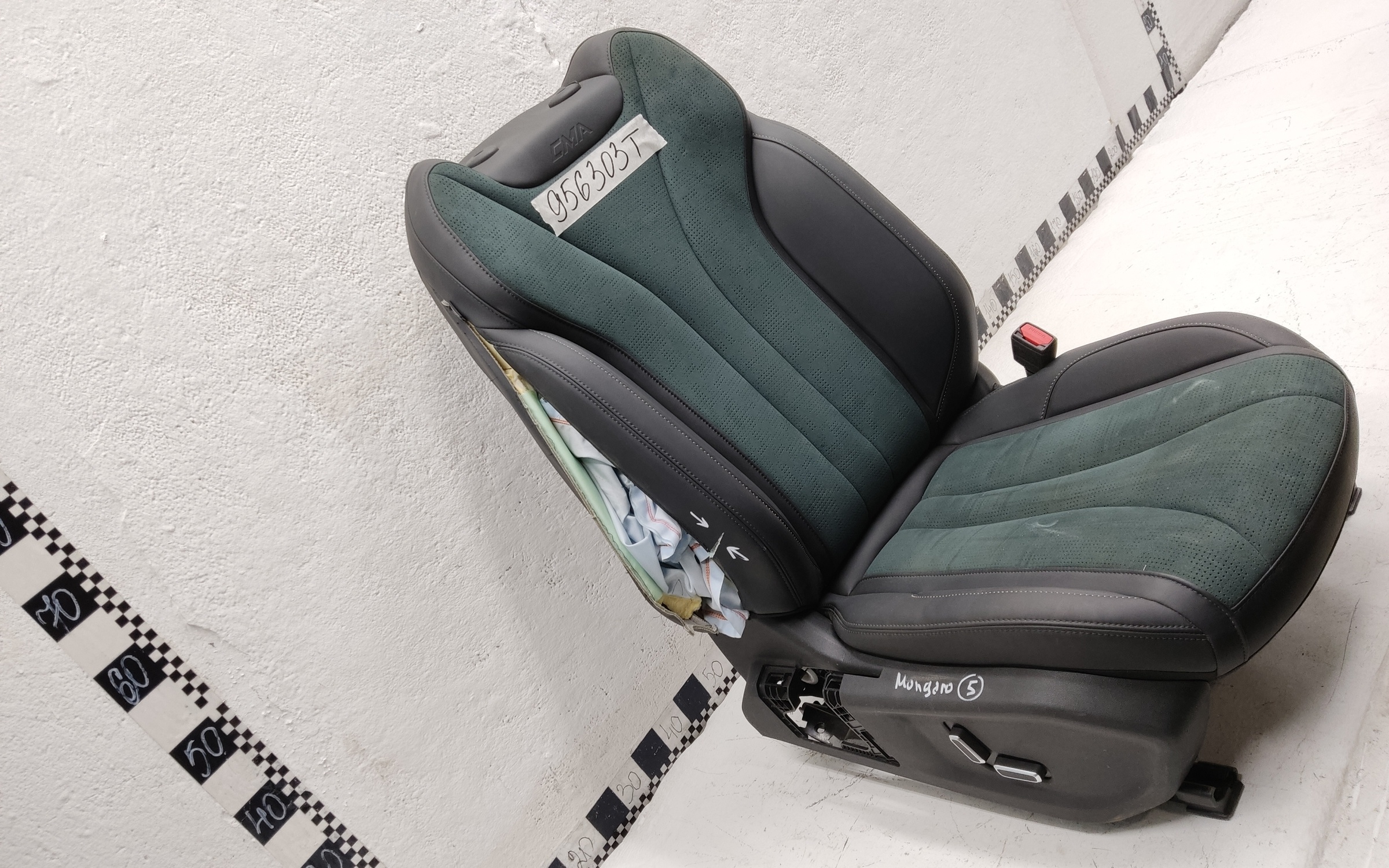 Сиденье переднее правое Geely Monjaro зеленые вставки