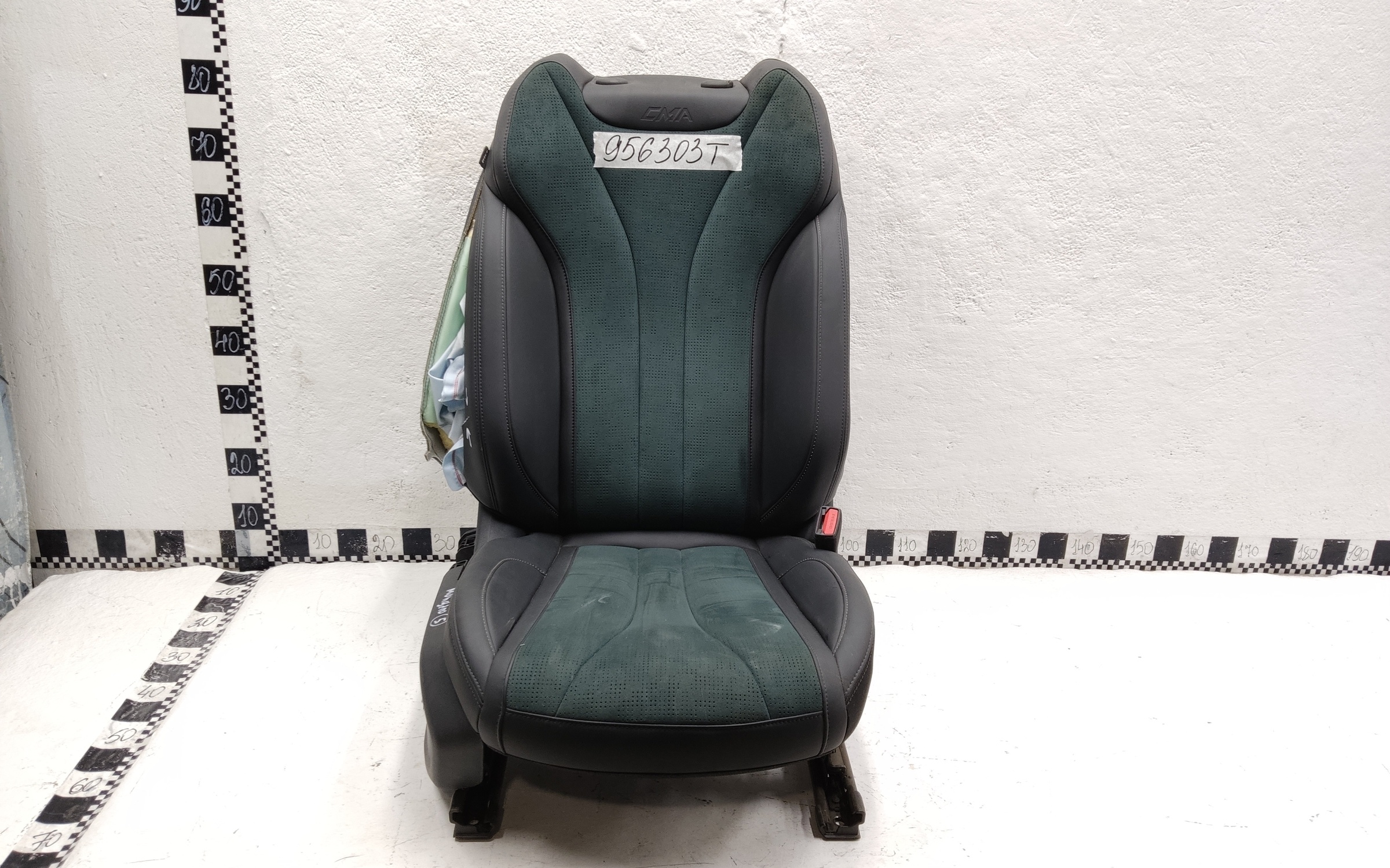 Сиденье переднее правое Geely Monjaro зеленые вставки