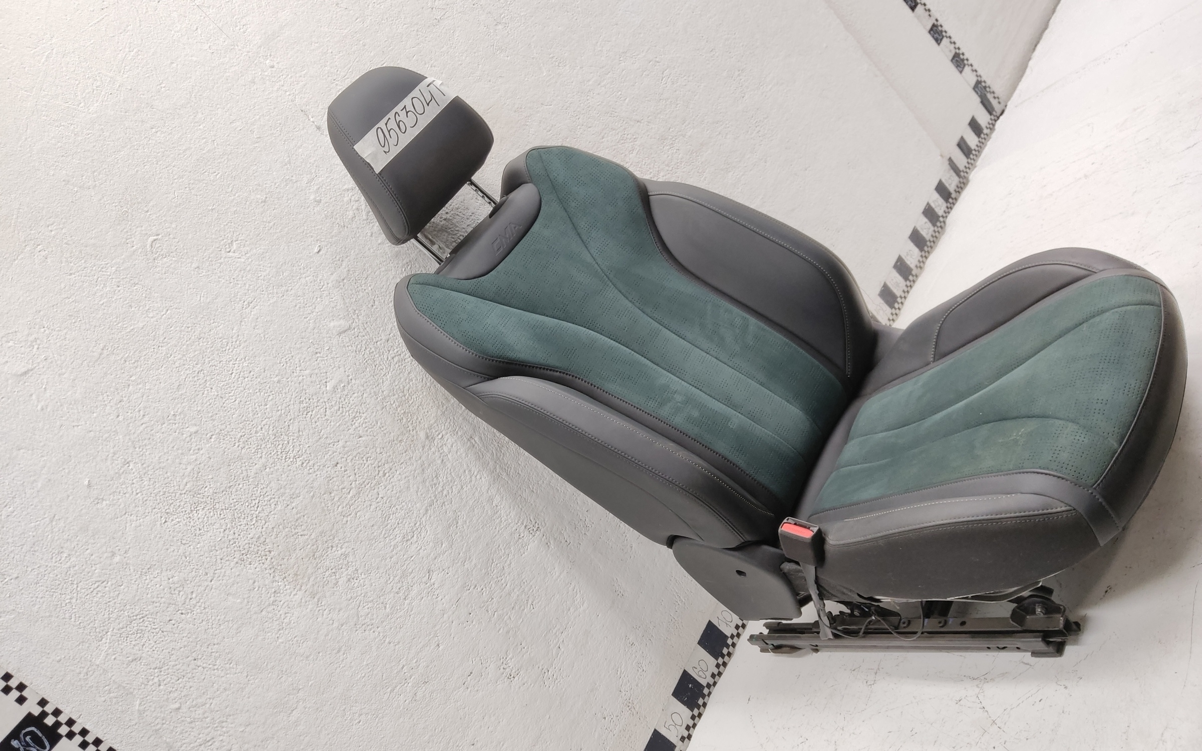 Сиденье переднее левое Geely Monjaro зеленые вставки