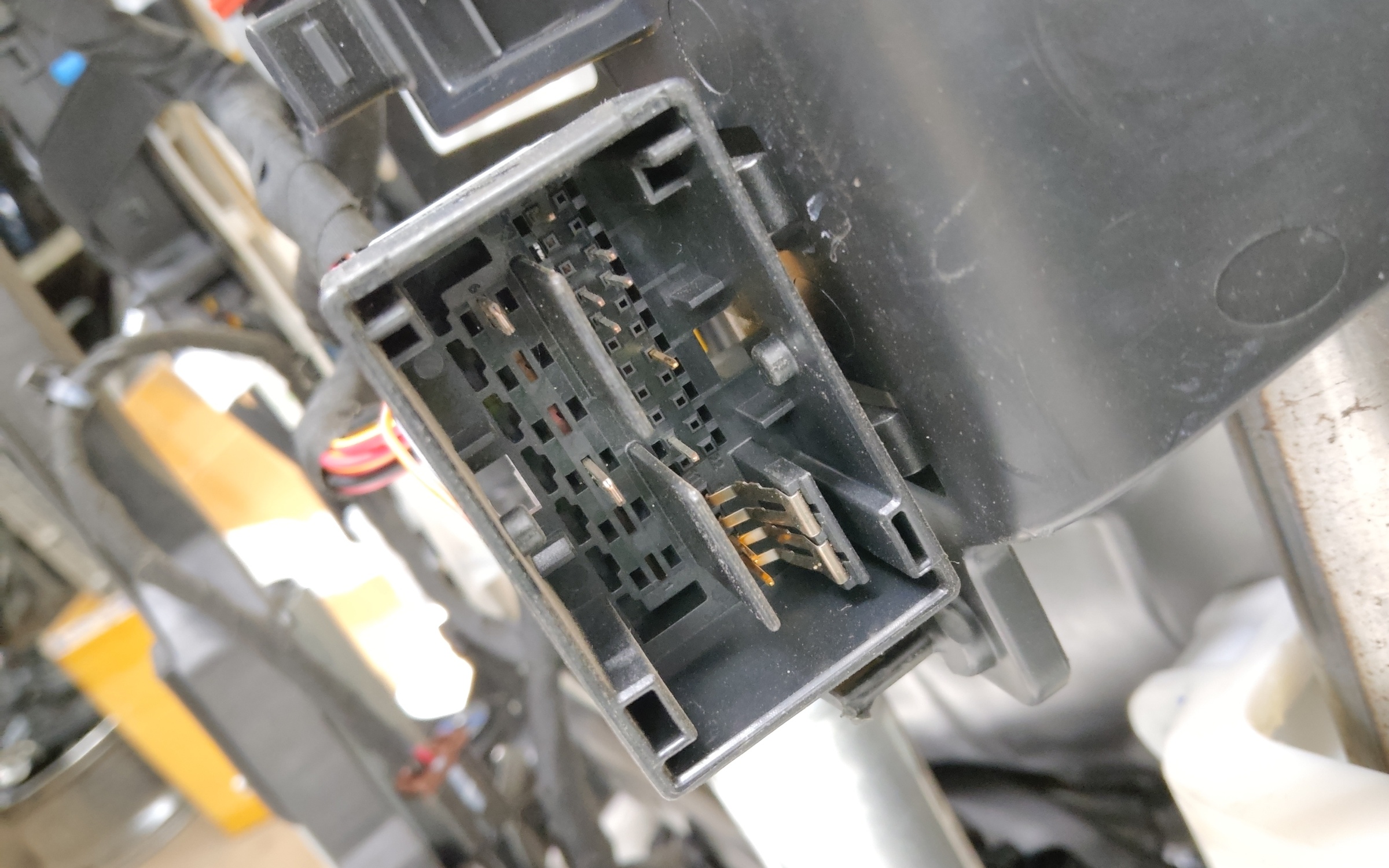 Сиденье переднее левое Geely Monjaro зеленые вставки