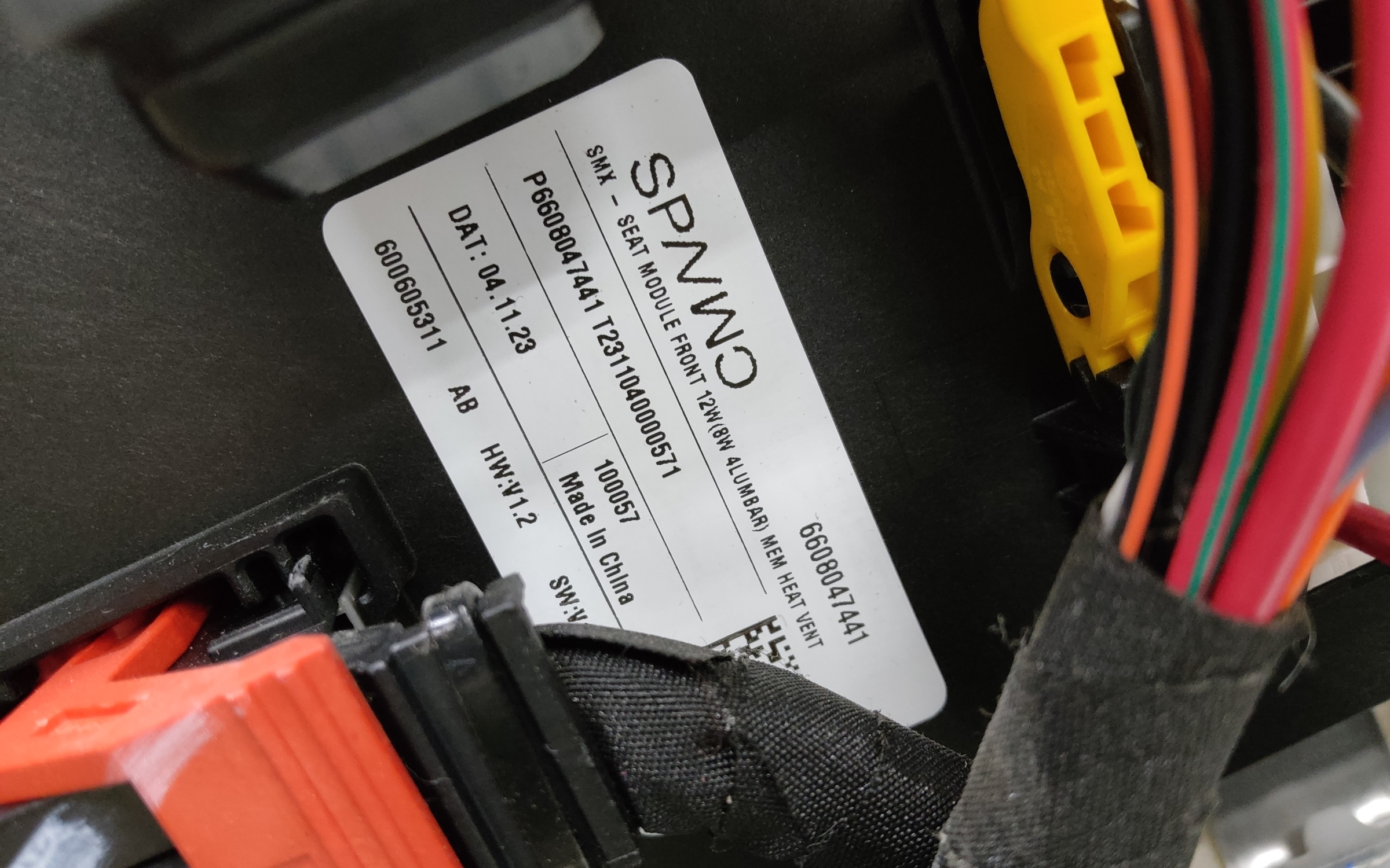 Сиденье переднее левое Geely Monjaro зеленые вставки