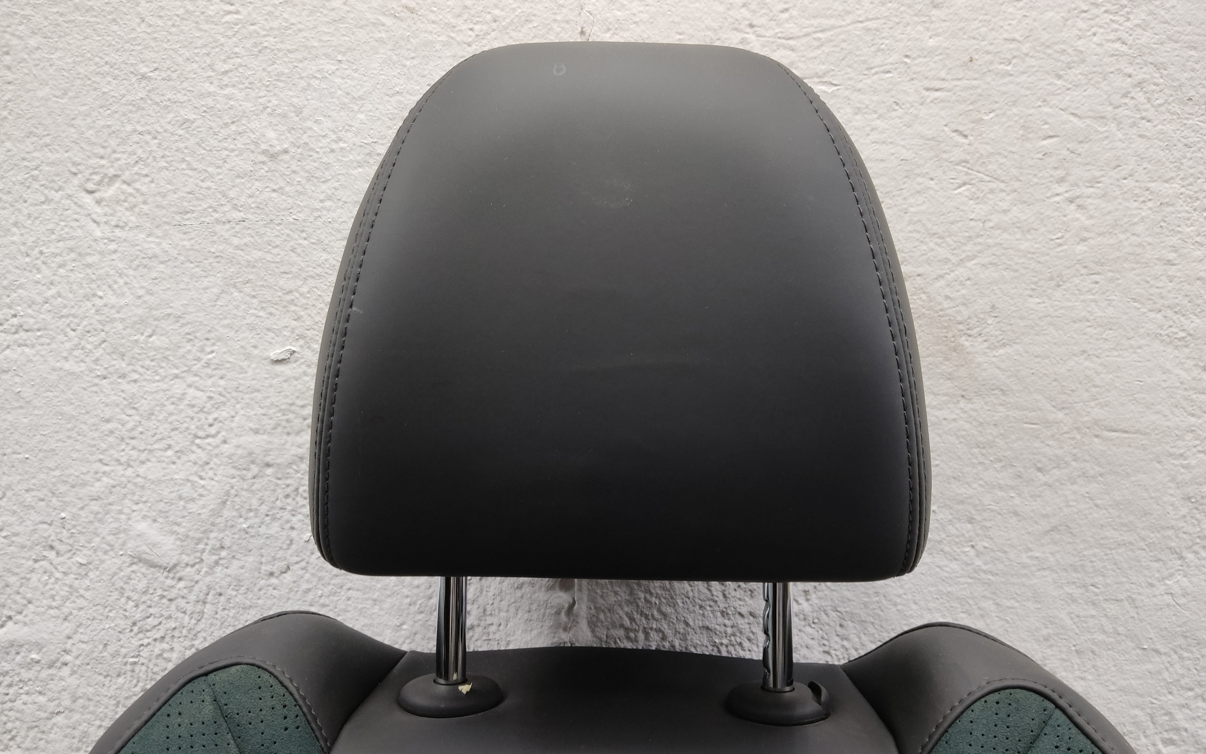 Сиденье переднее левое Geely Monjaro зеленые вставки