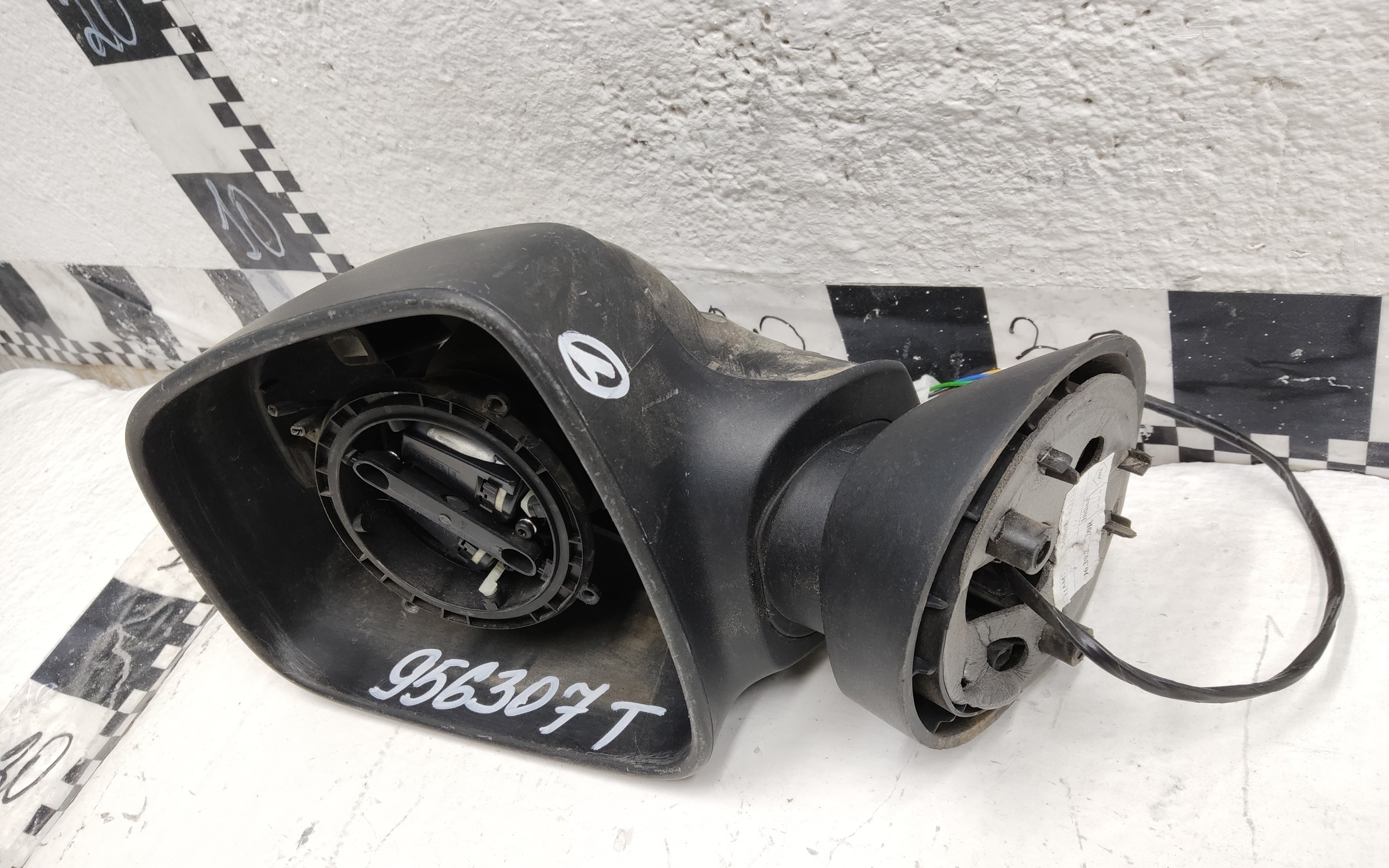 Зеркало левое Renault Duster 1 5 контактов