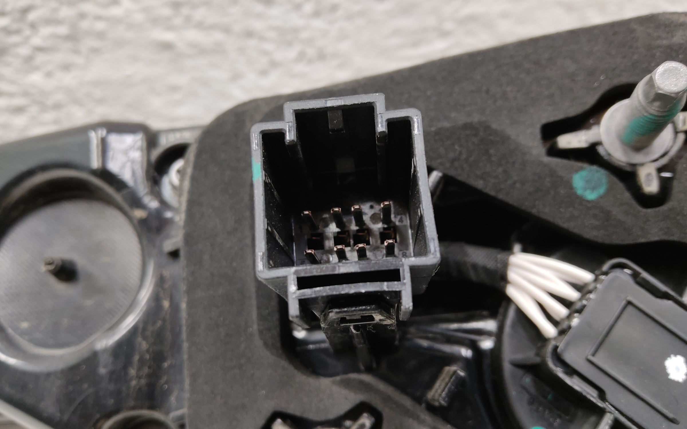 Фонарь крышки багажника Geely Monjaro LED