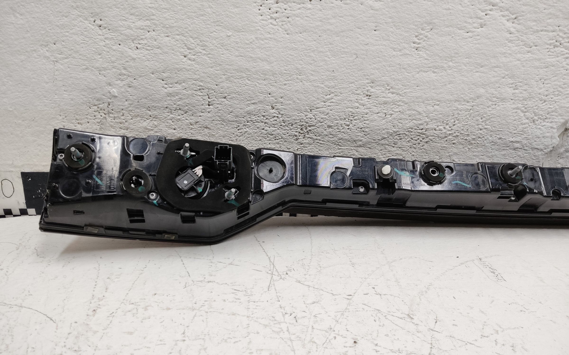 Фонарь крышки багажника Geely Monjaro LED