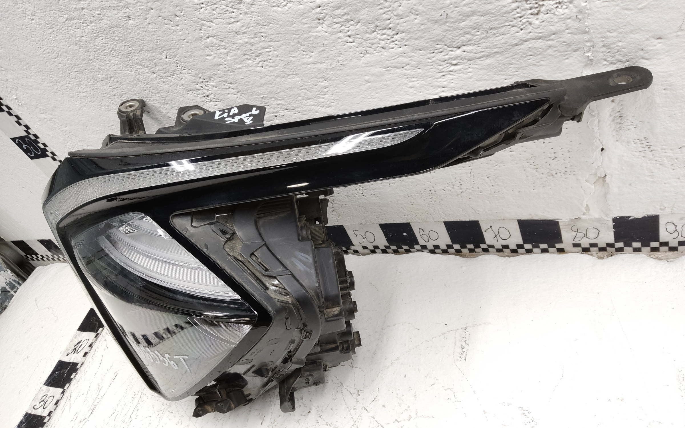 Фара передняя левая Kia Sportage 5 LED