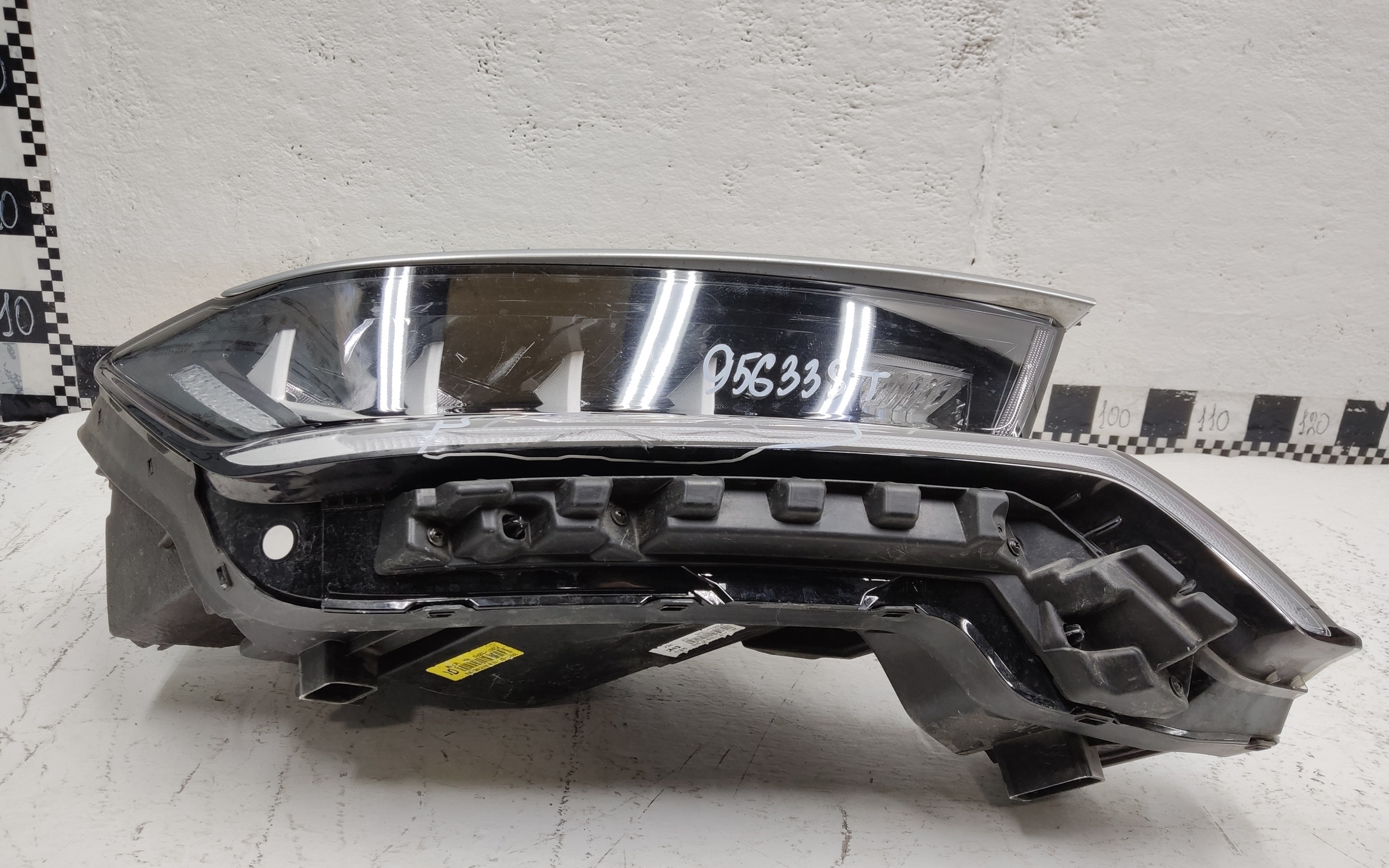 Фара передняя правая Kia Sorento 4 LED