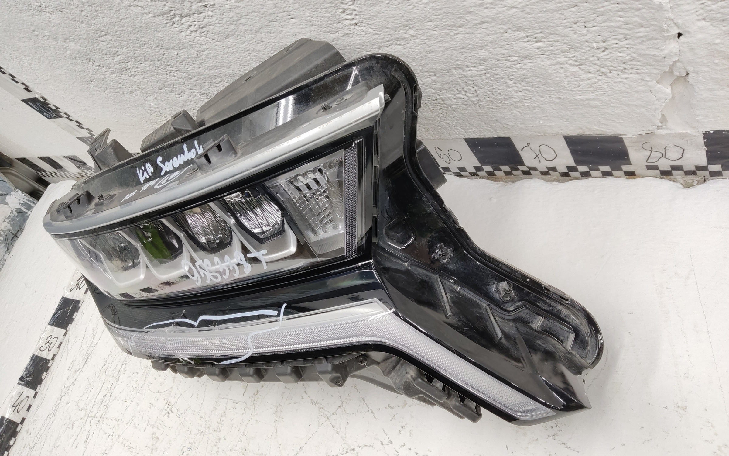 Фара передняя правая Kia Sorento 4 LED
