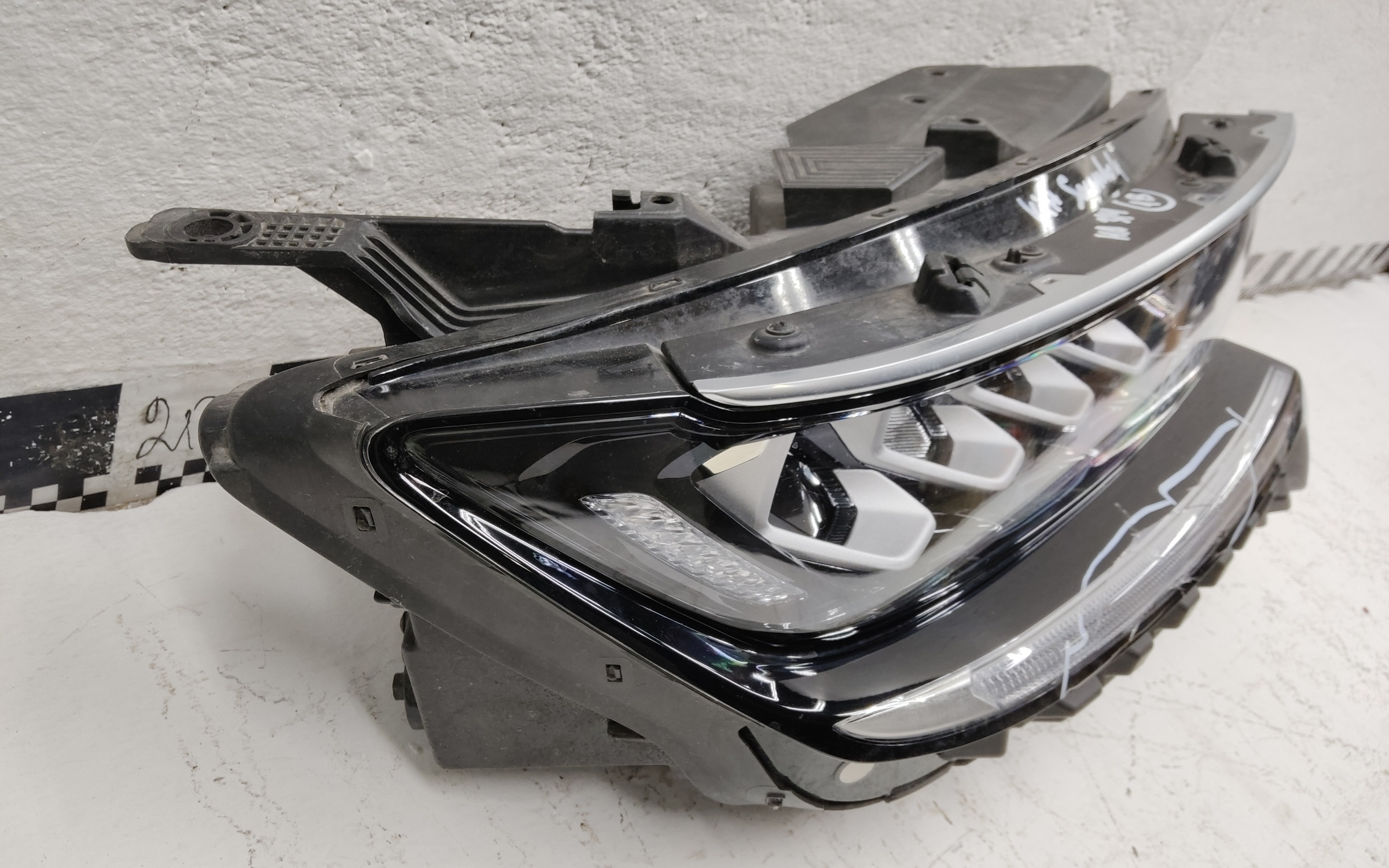 Фара передняя правая Kia Sorento 4 LED