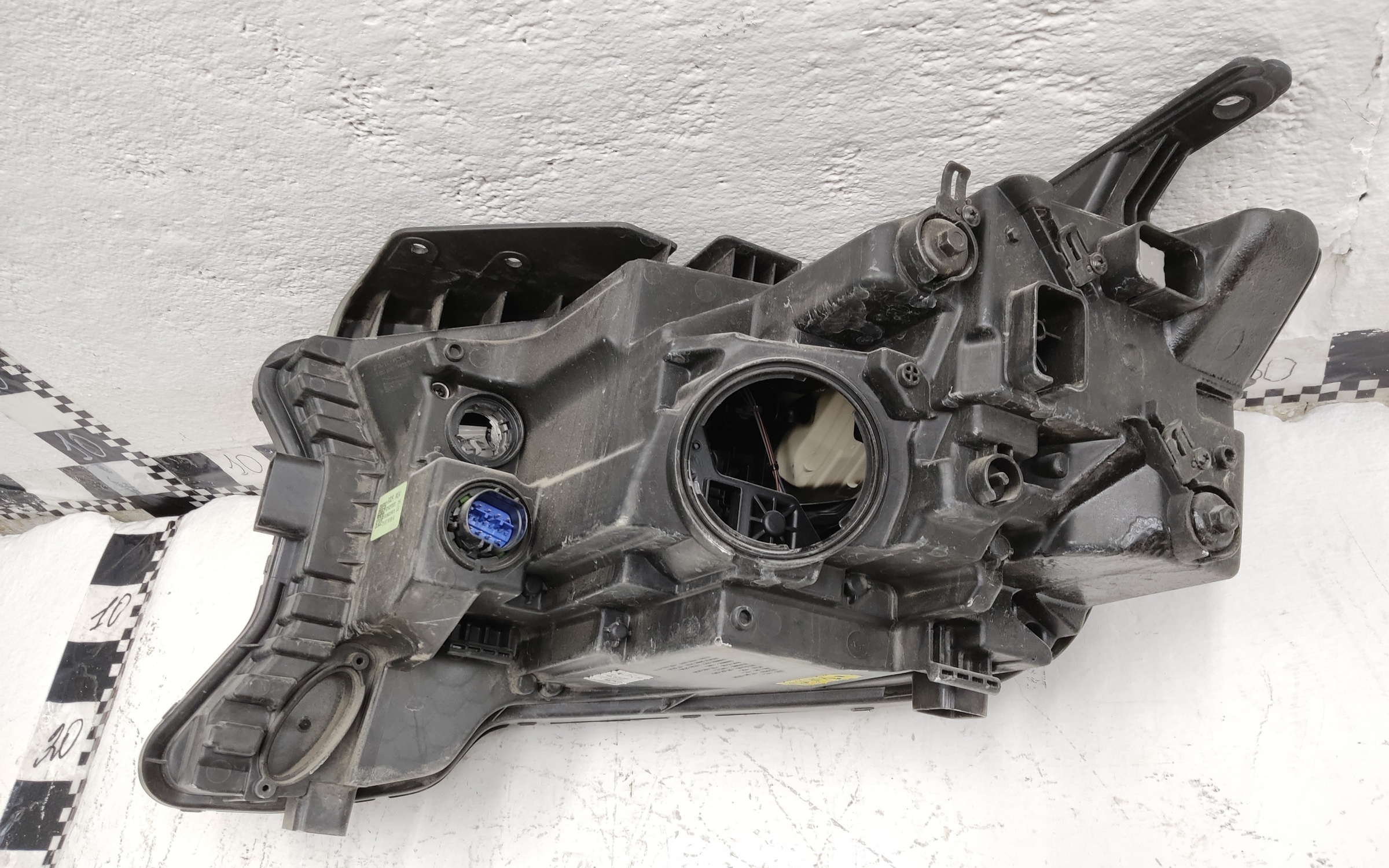 Фара передняя правая Kia Sorento 4 LED