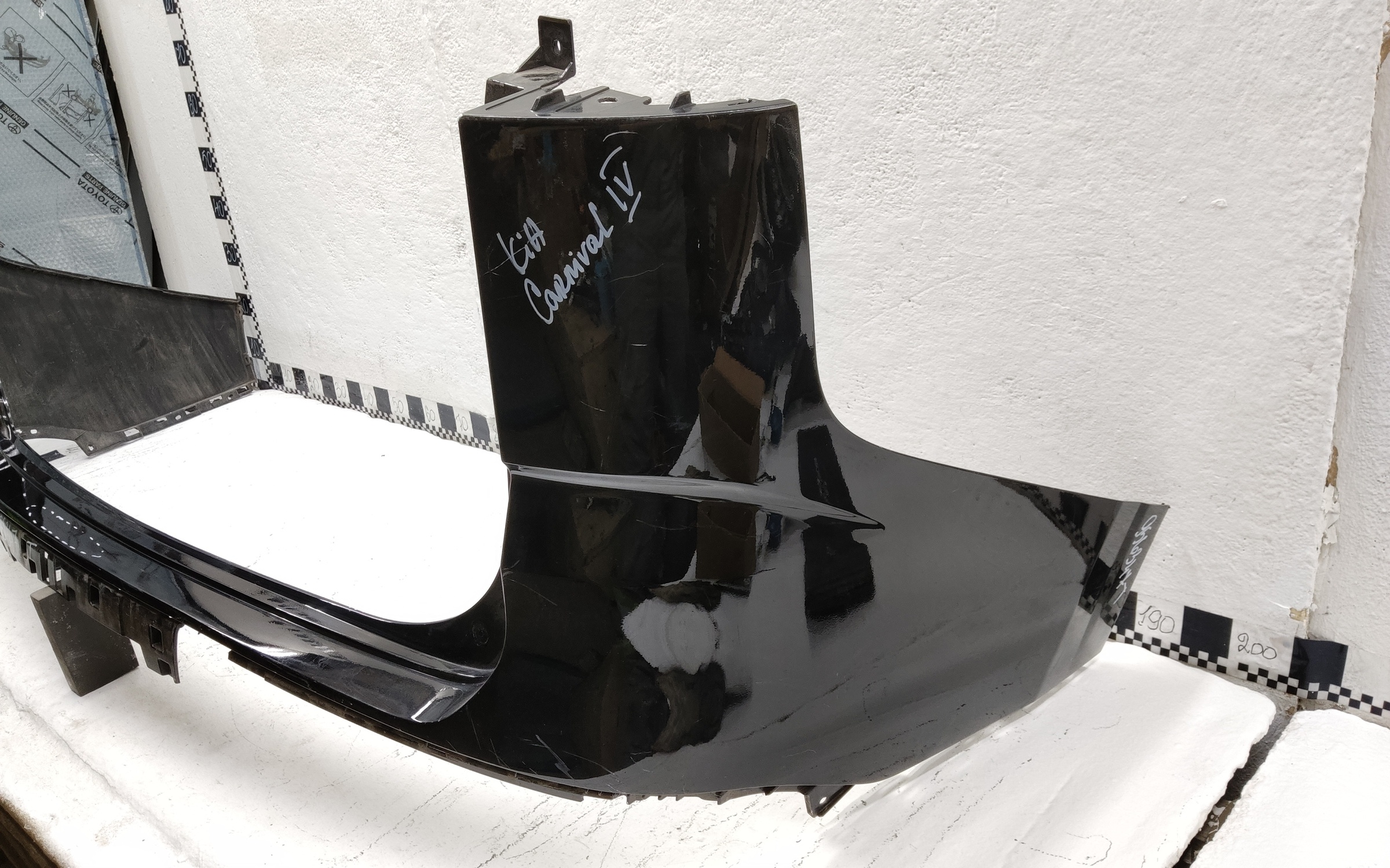 Бампер задний Kia Carnival 4