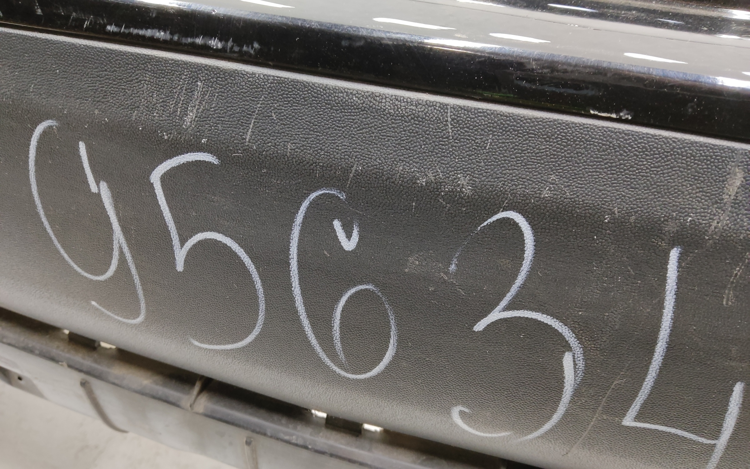 Бампер задний Kia Carnival 4