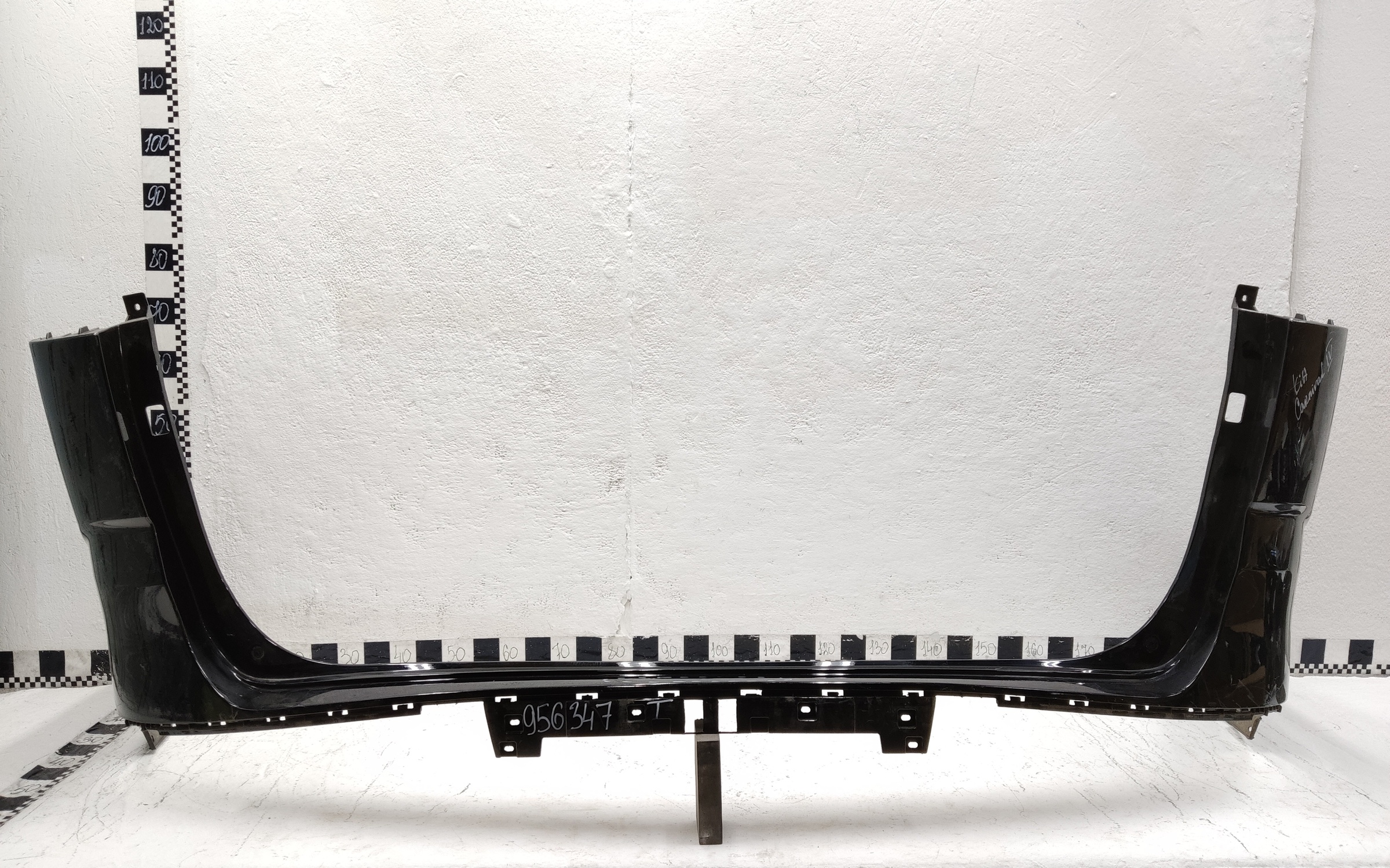 Бампер задний Kia Carnival 4