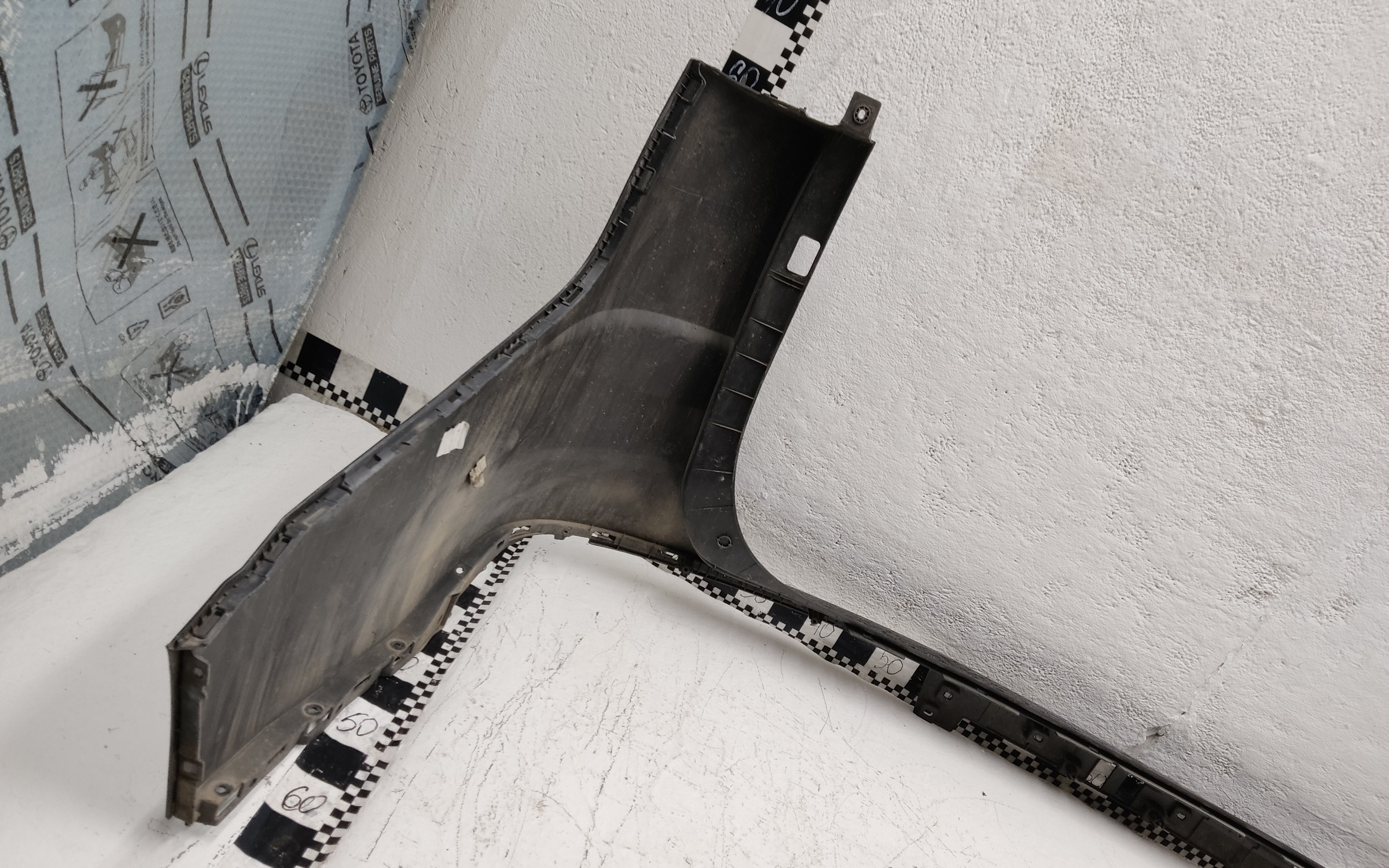 Бампер задний Kia Carnival 4