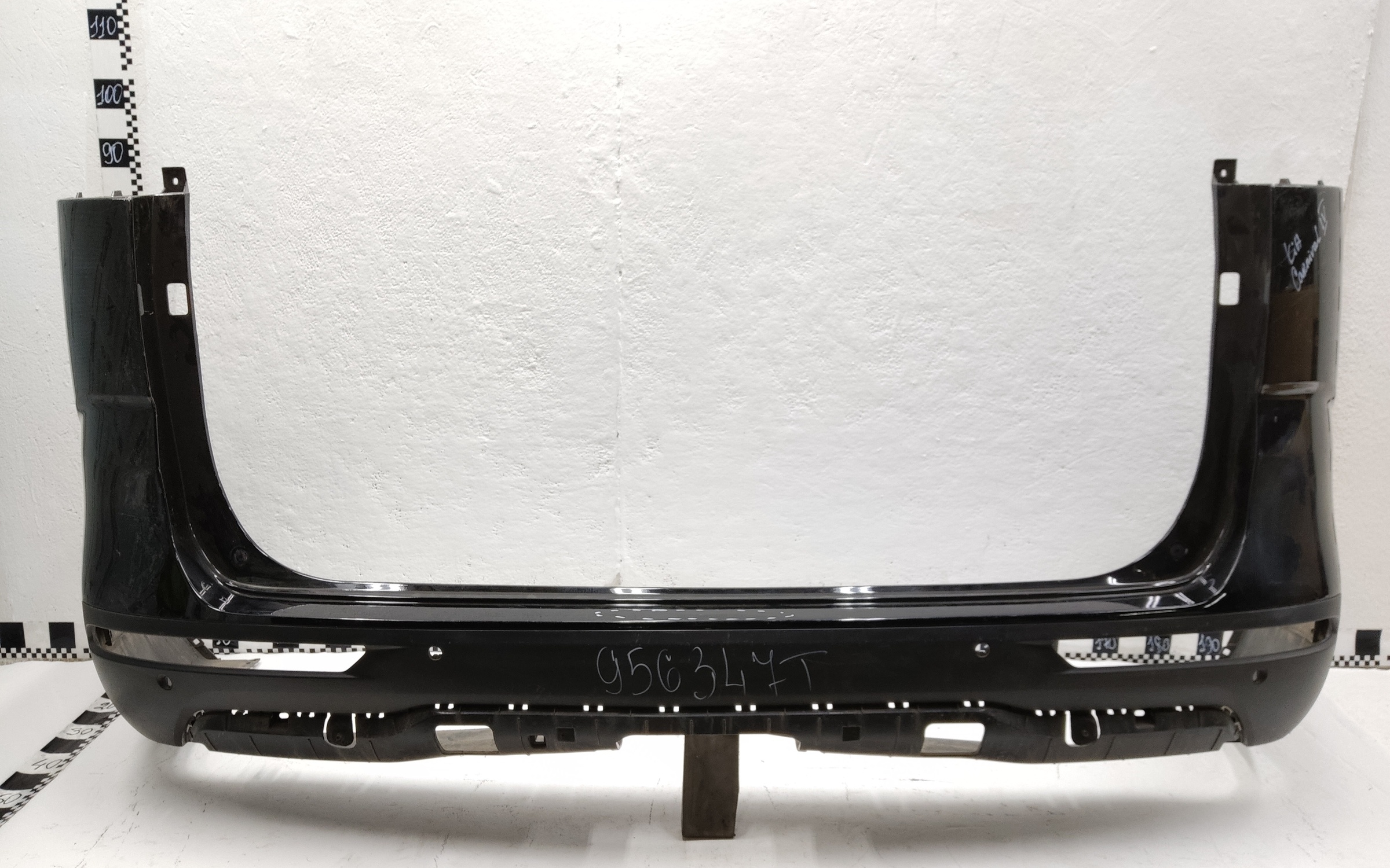 Бампер задний Kia Carnival 4