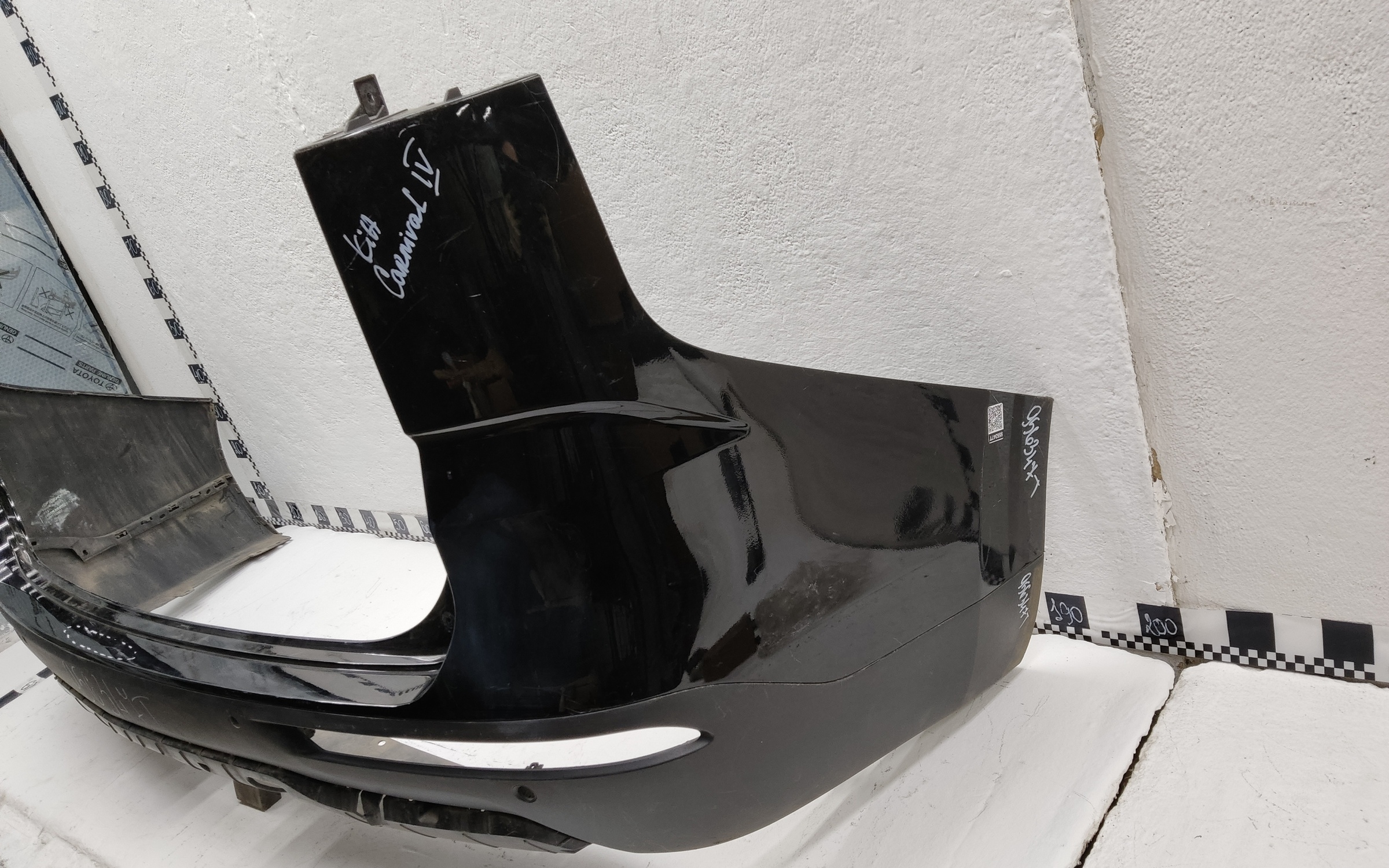 Бампер задний Kia Carnival 4