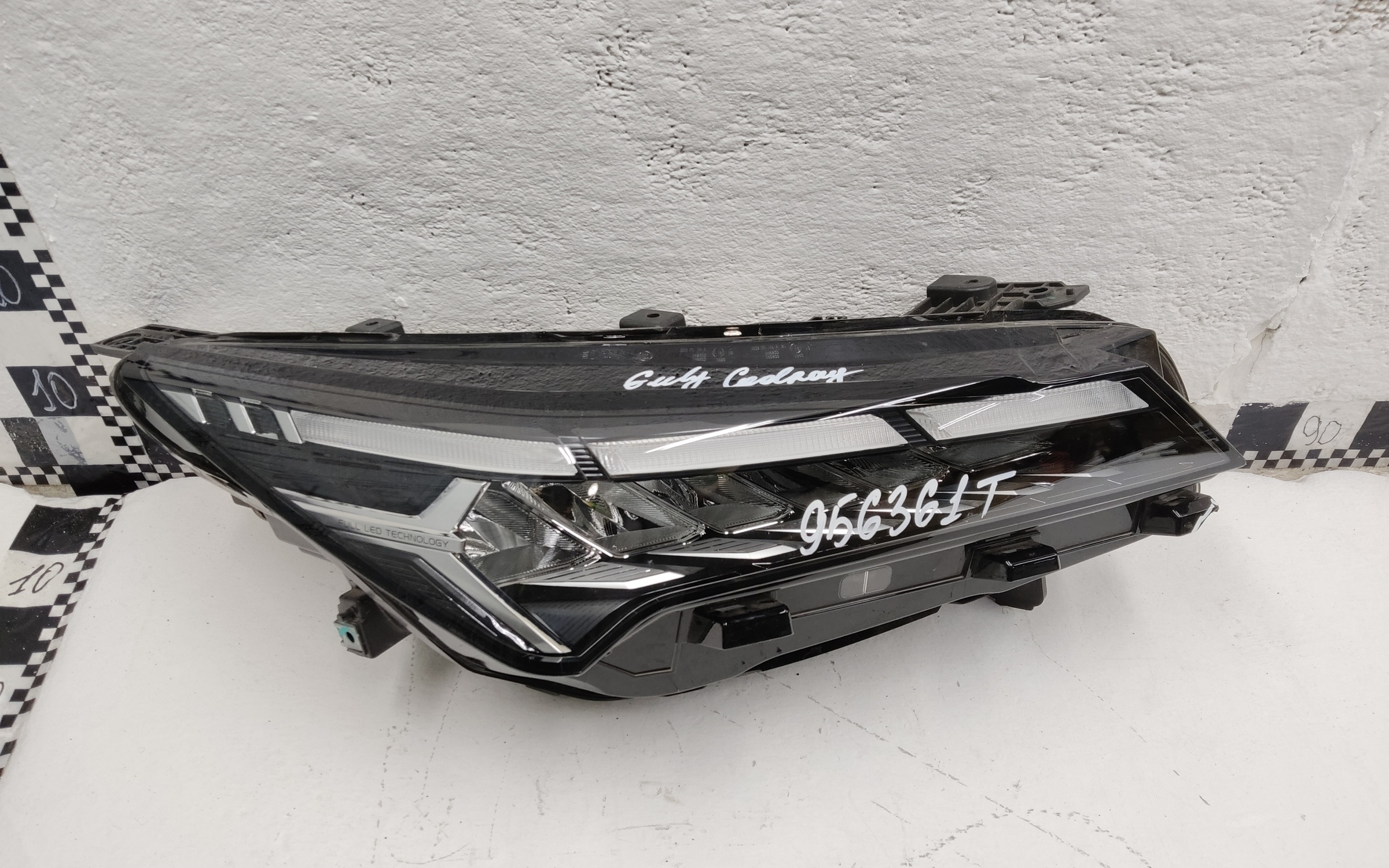 Фара передняя правая Geely Coolray Restail LED