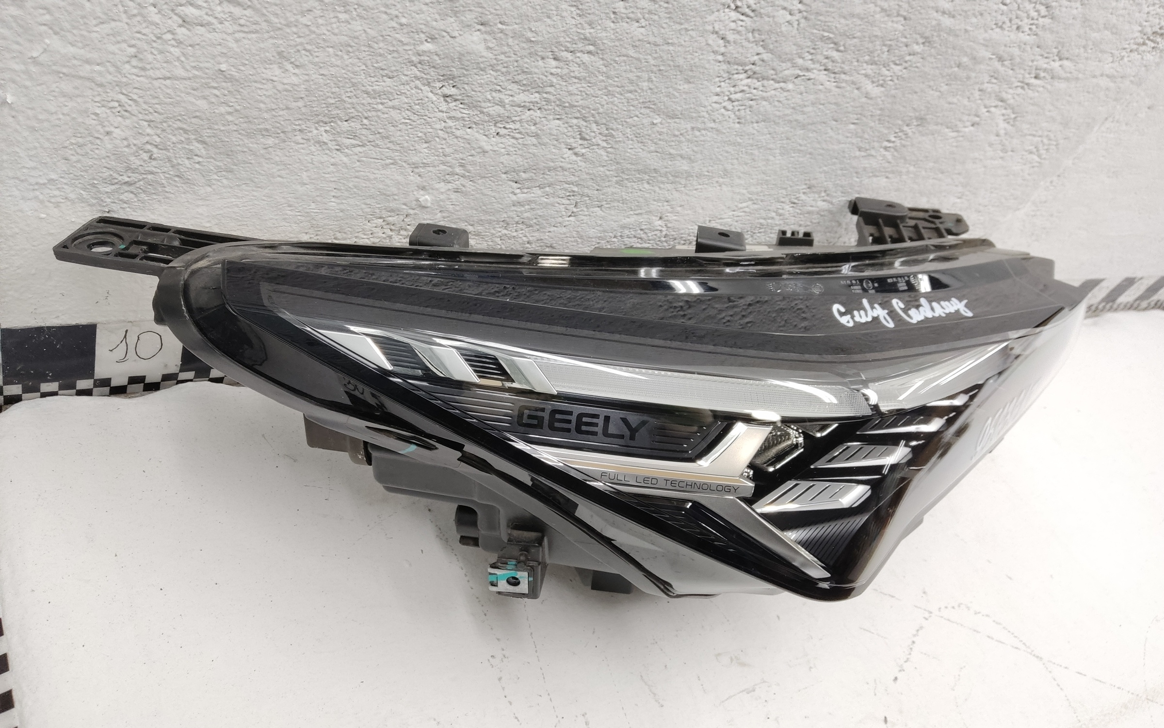 Фара передняя правая Geely Coolray Restail LED