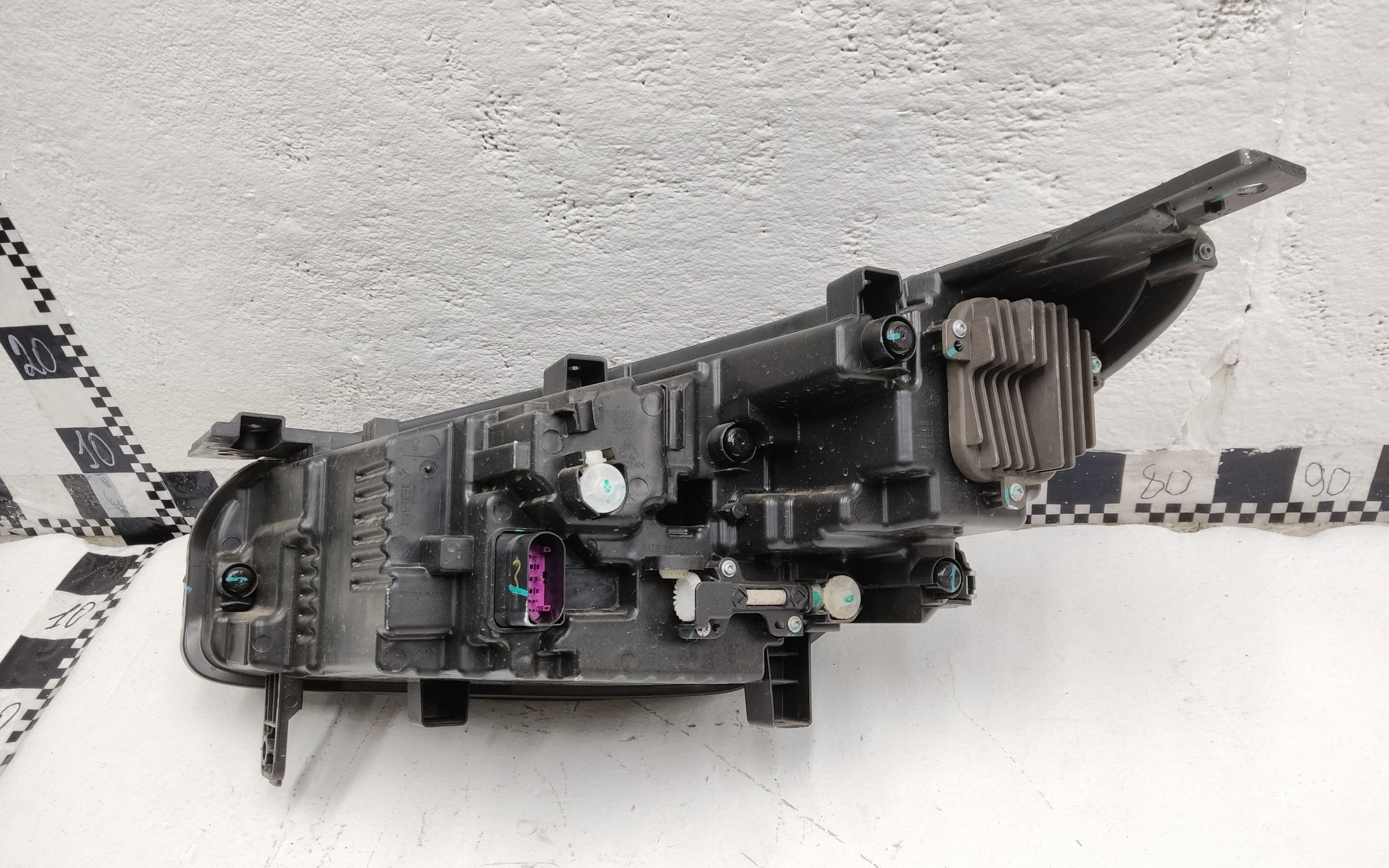 Фара передняя правая Geely Coolray Restail LED