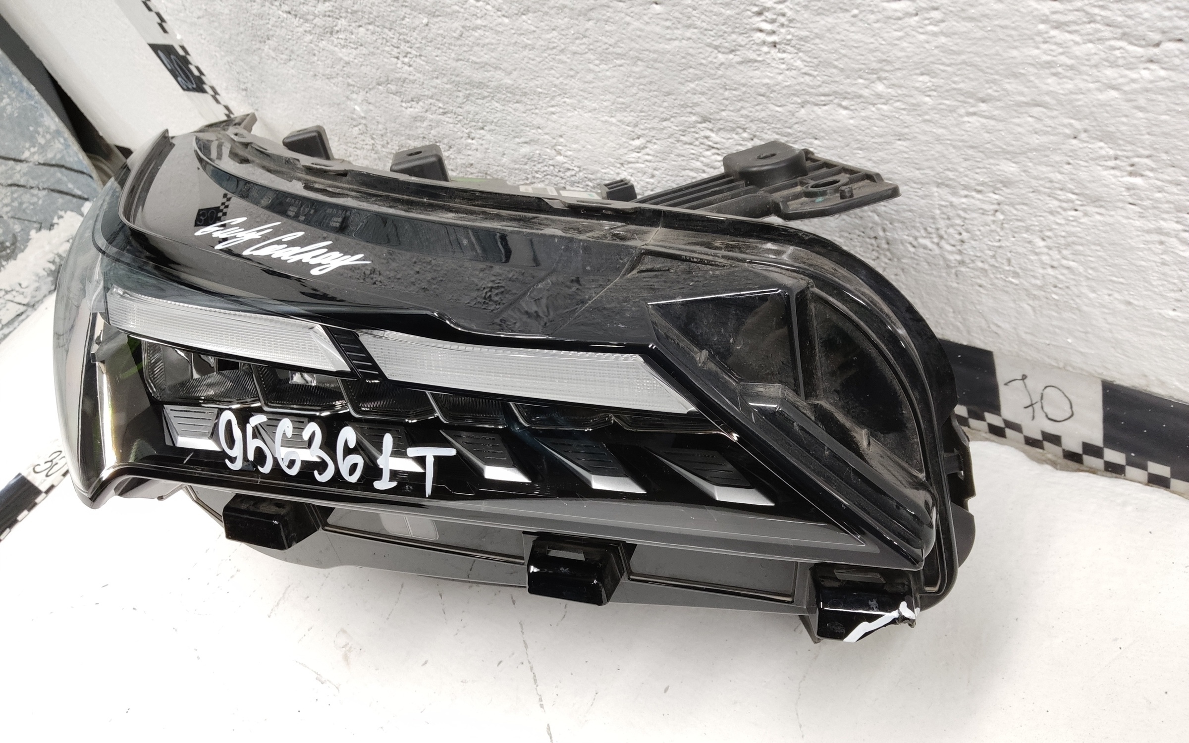 Фара передняя правая Geely Coolray Restail LED