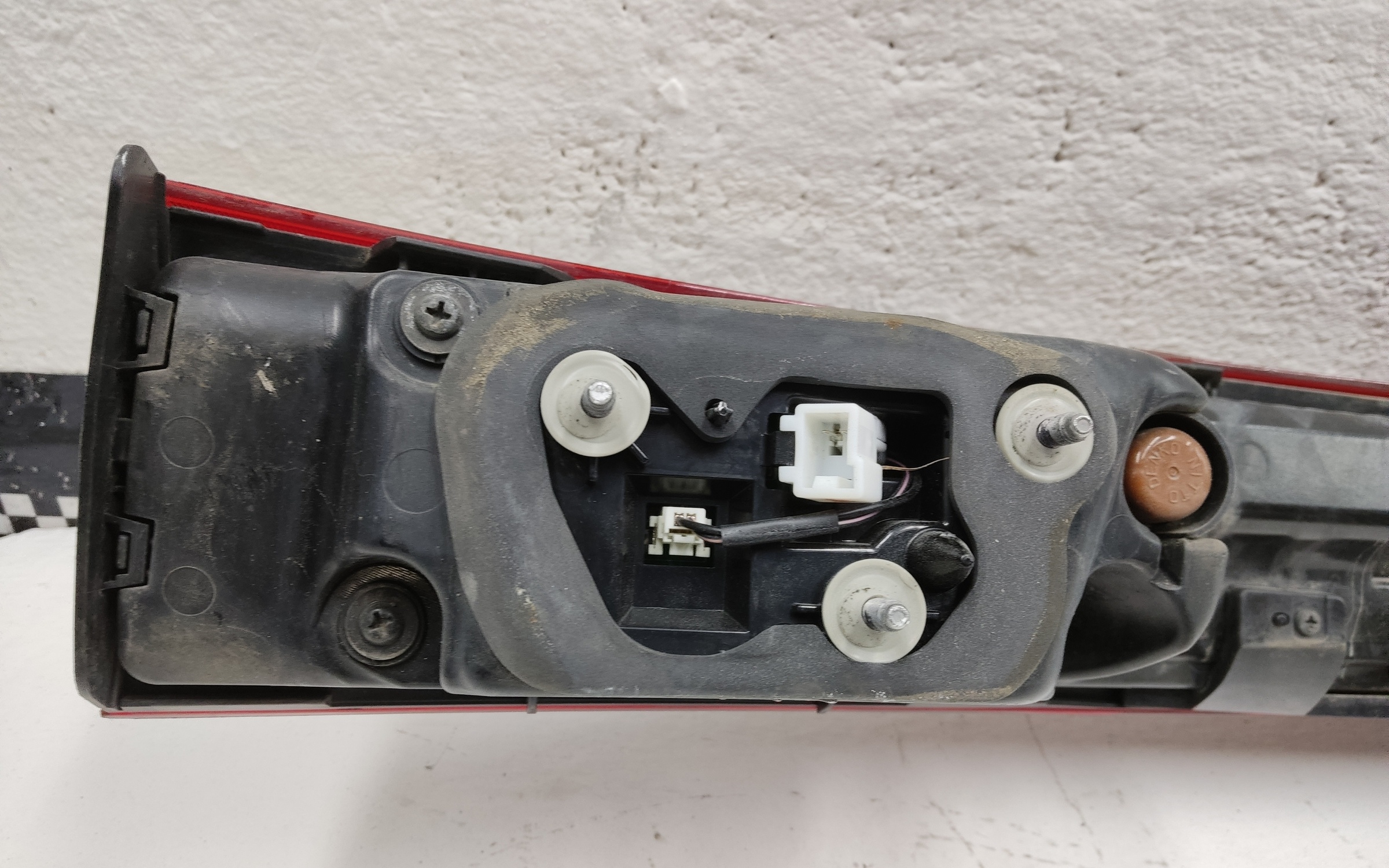 Фонарь крышки багажника Kia Carnival 4 LED