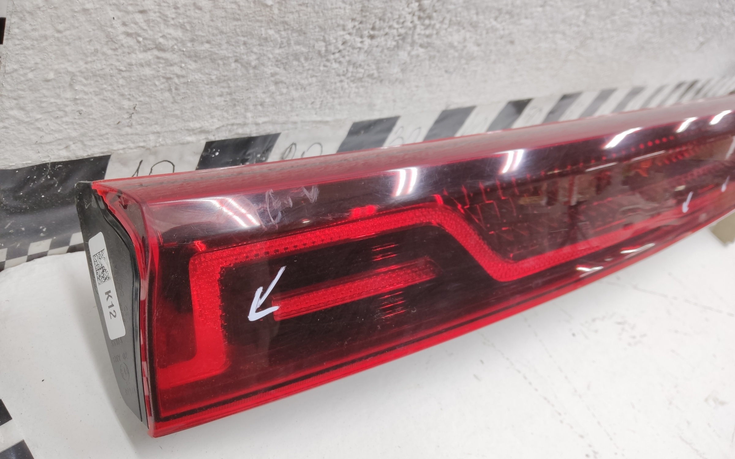 Фонарь крышки багажника Kia Carnival 4 LED