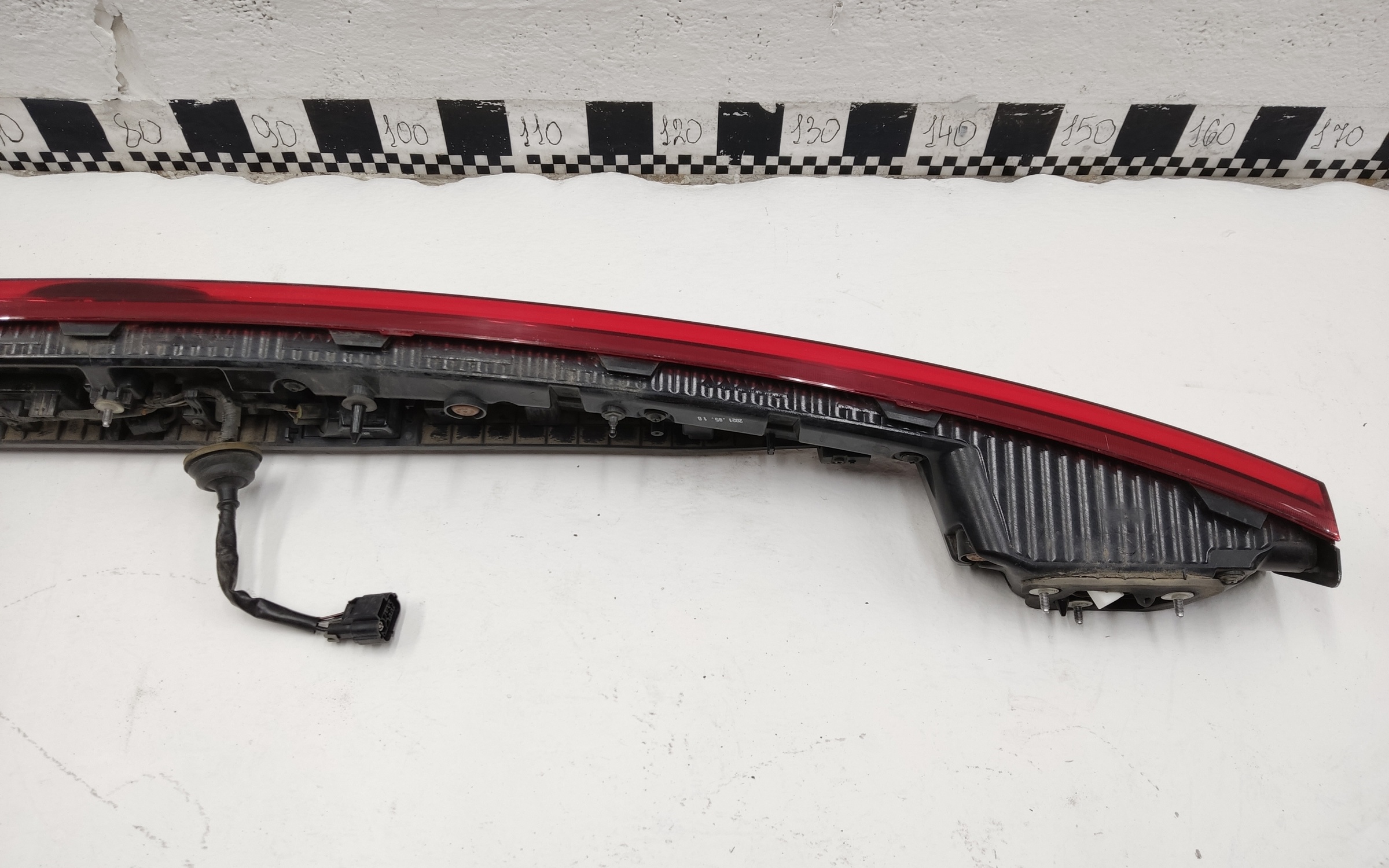 Фонарь крышки багажника Kia Carnival 4 LED