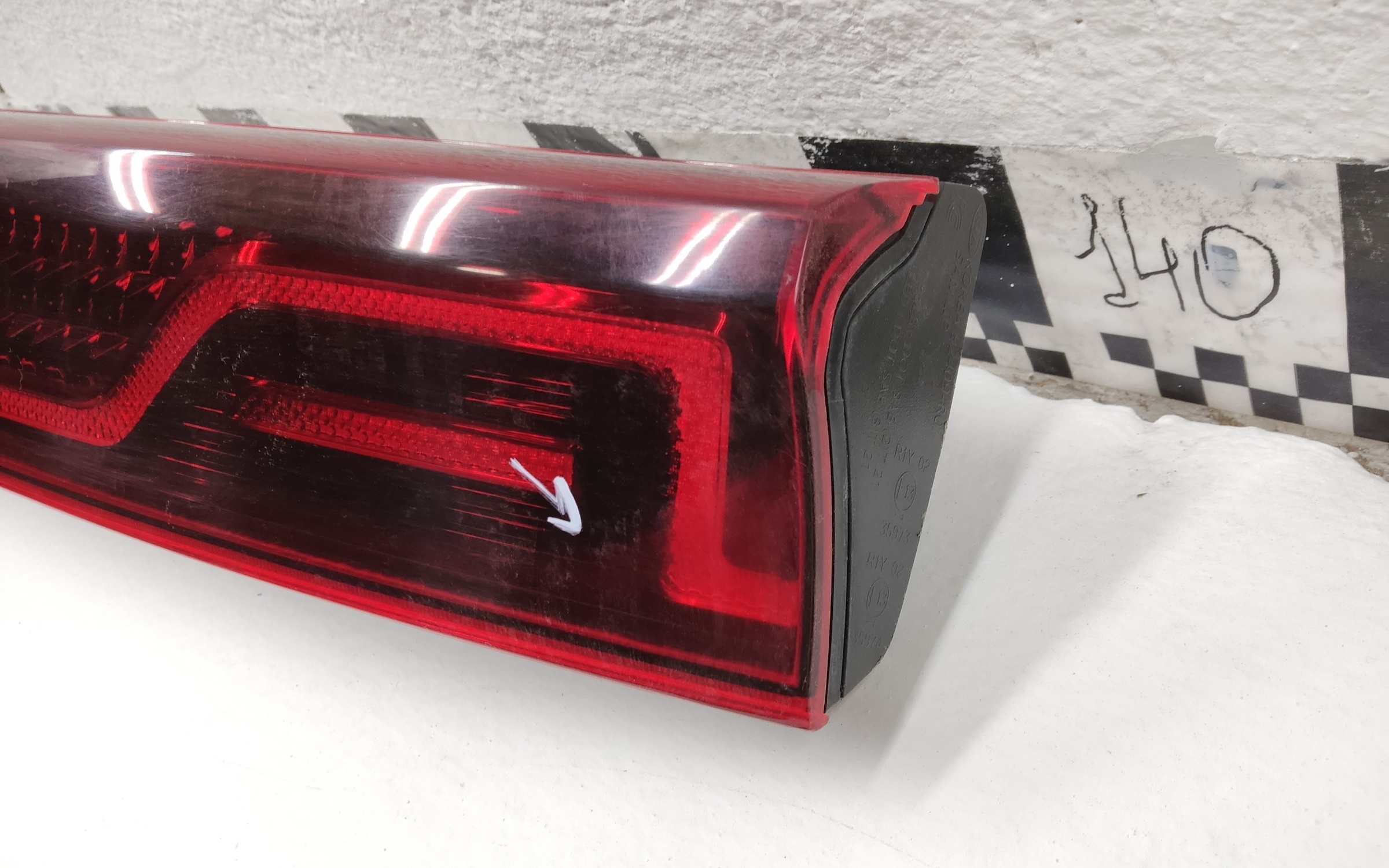 Фонарь крышки багажника Kia Carnival 4 LED