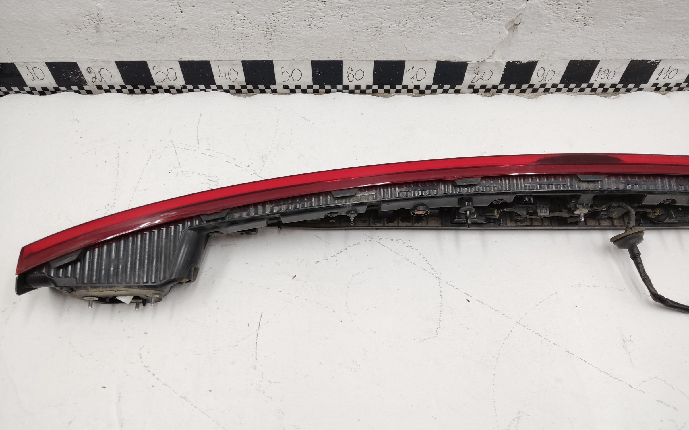 Фонарь крышки багажника Kia Carnival 4 LED