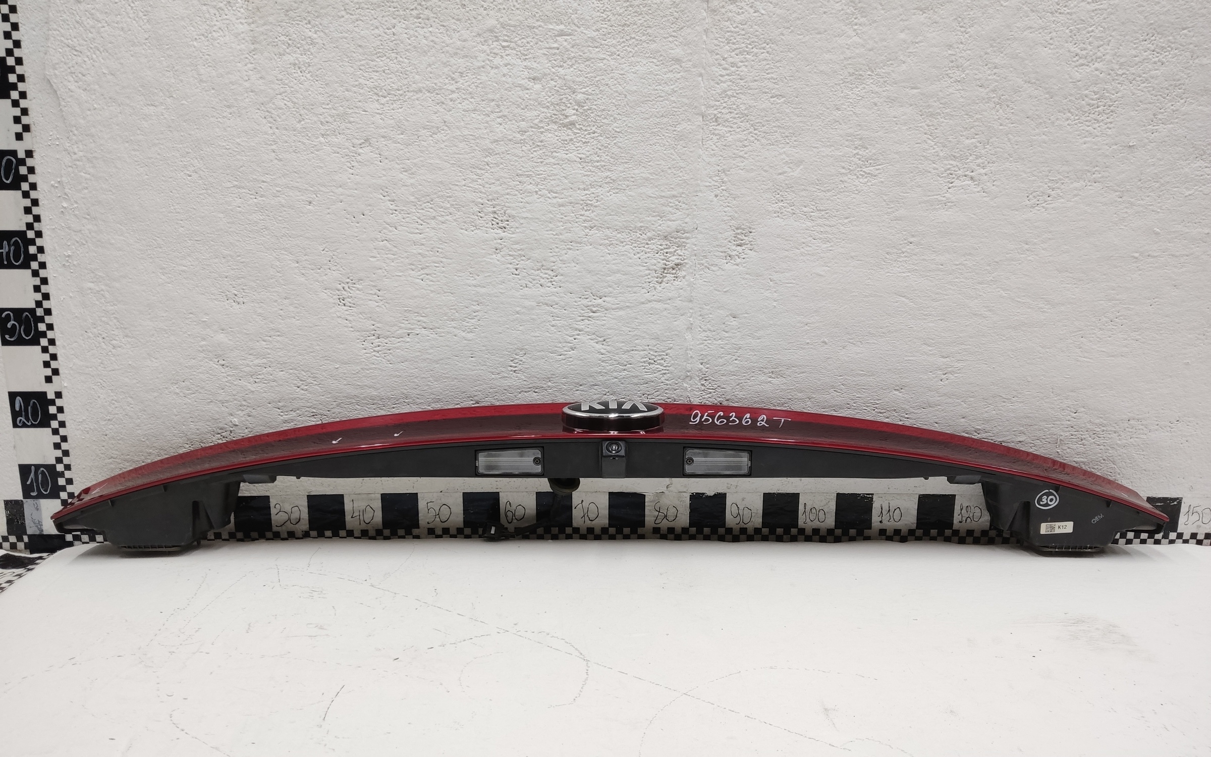 Фонарь крышки багажника Kia Carnival 4 LED